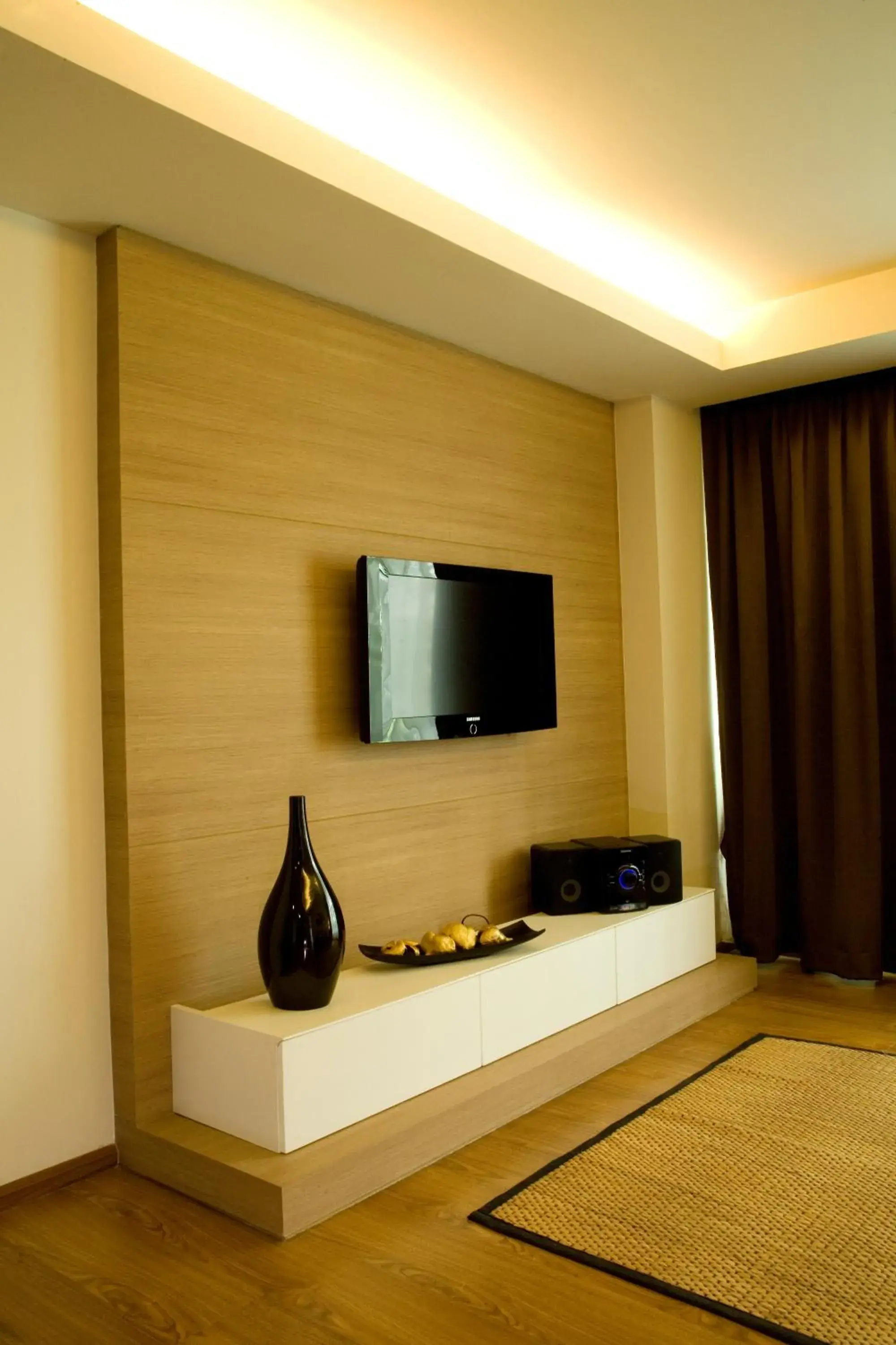 TV and multimedia, TV/Entertainment Center in Golden Pearl Hotel