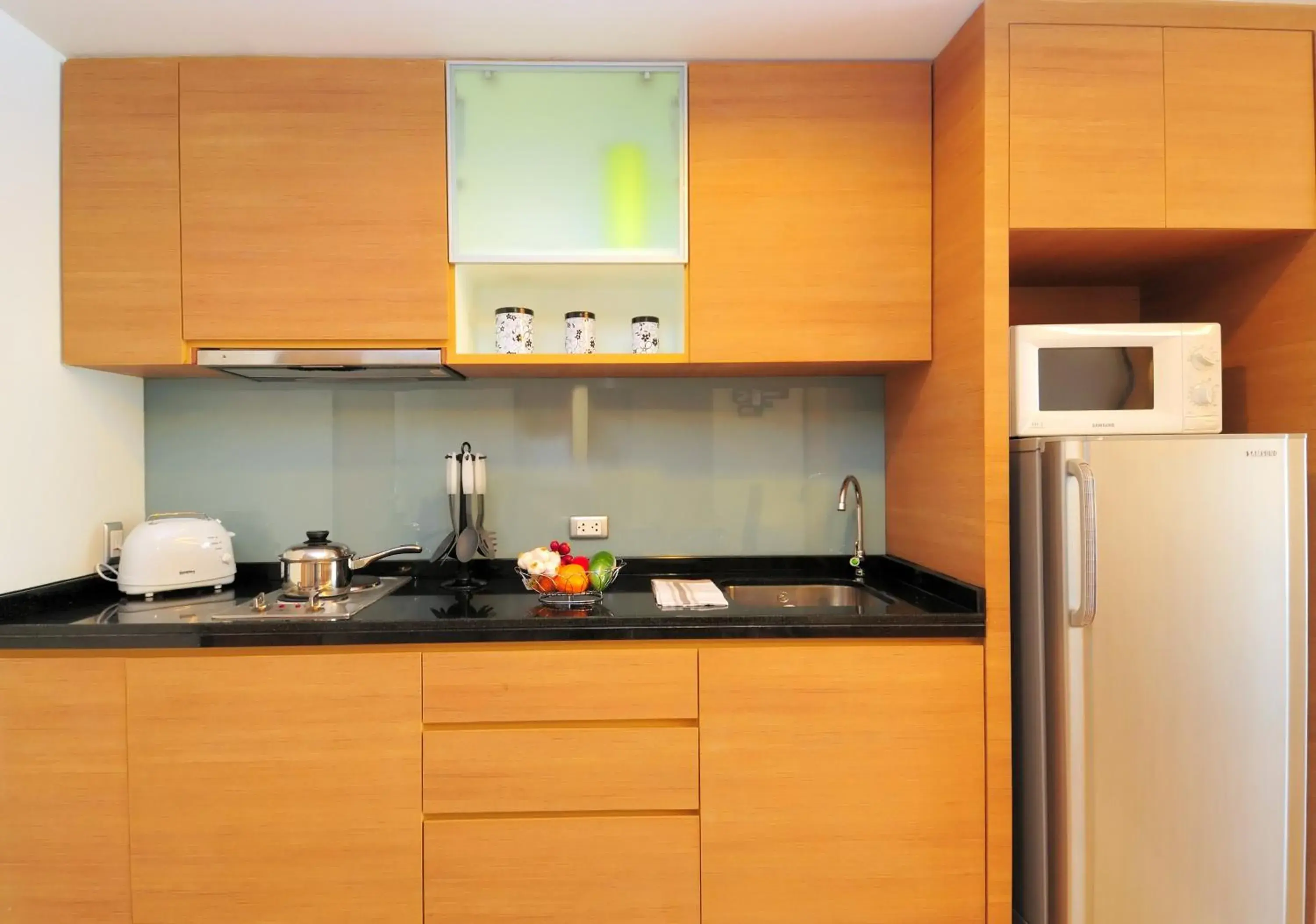 Kitchen or kitchenette, Kitchen/Kitchenette in Golden Pearl Hotel