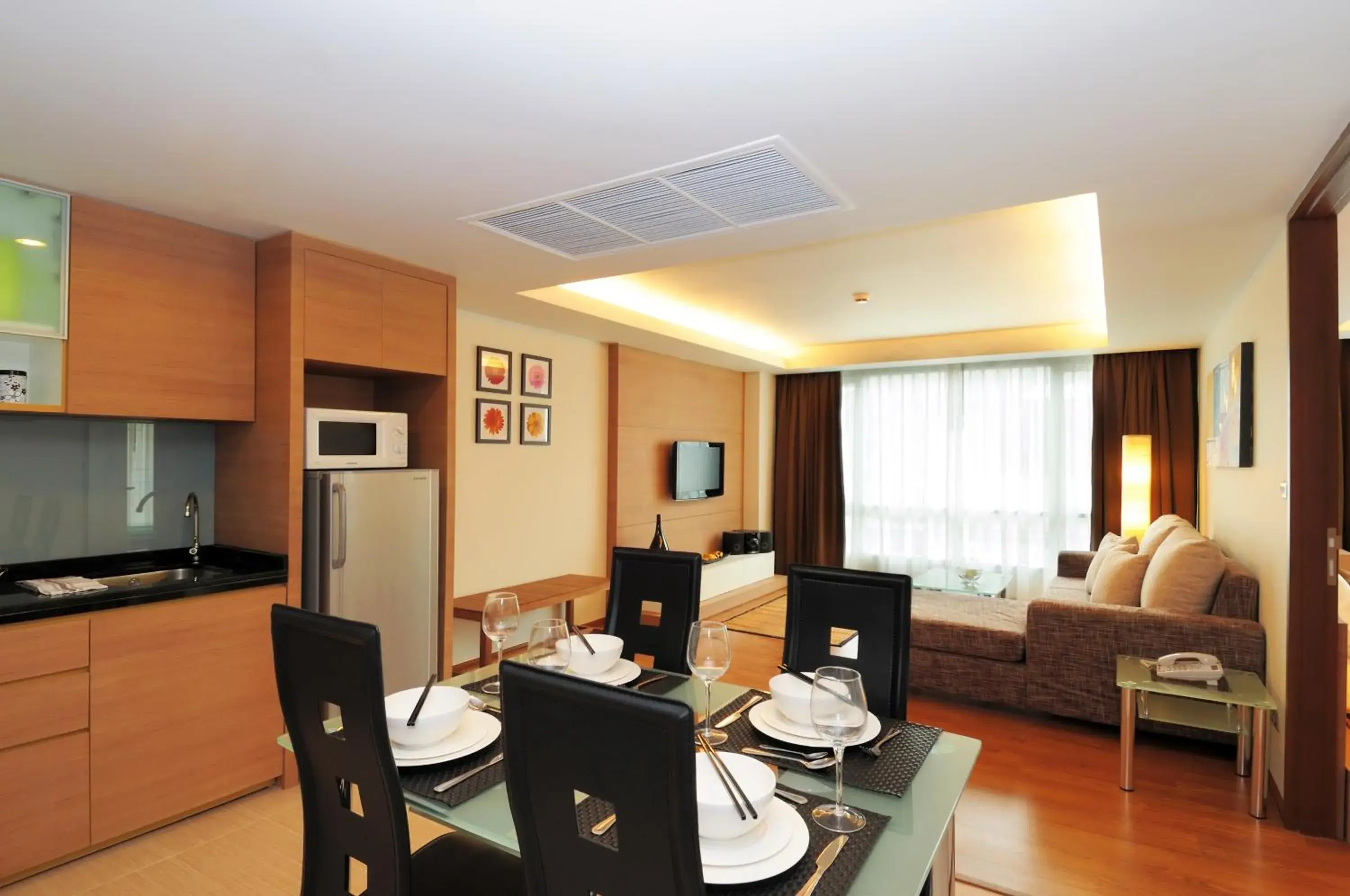 Kitchen or kitchenette in Golden Pearl Hotel