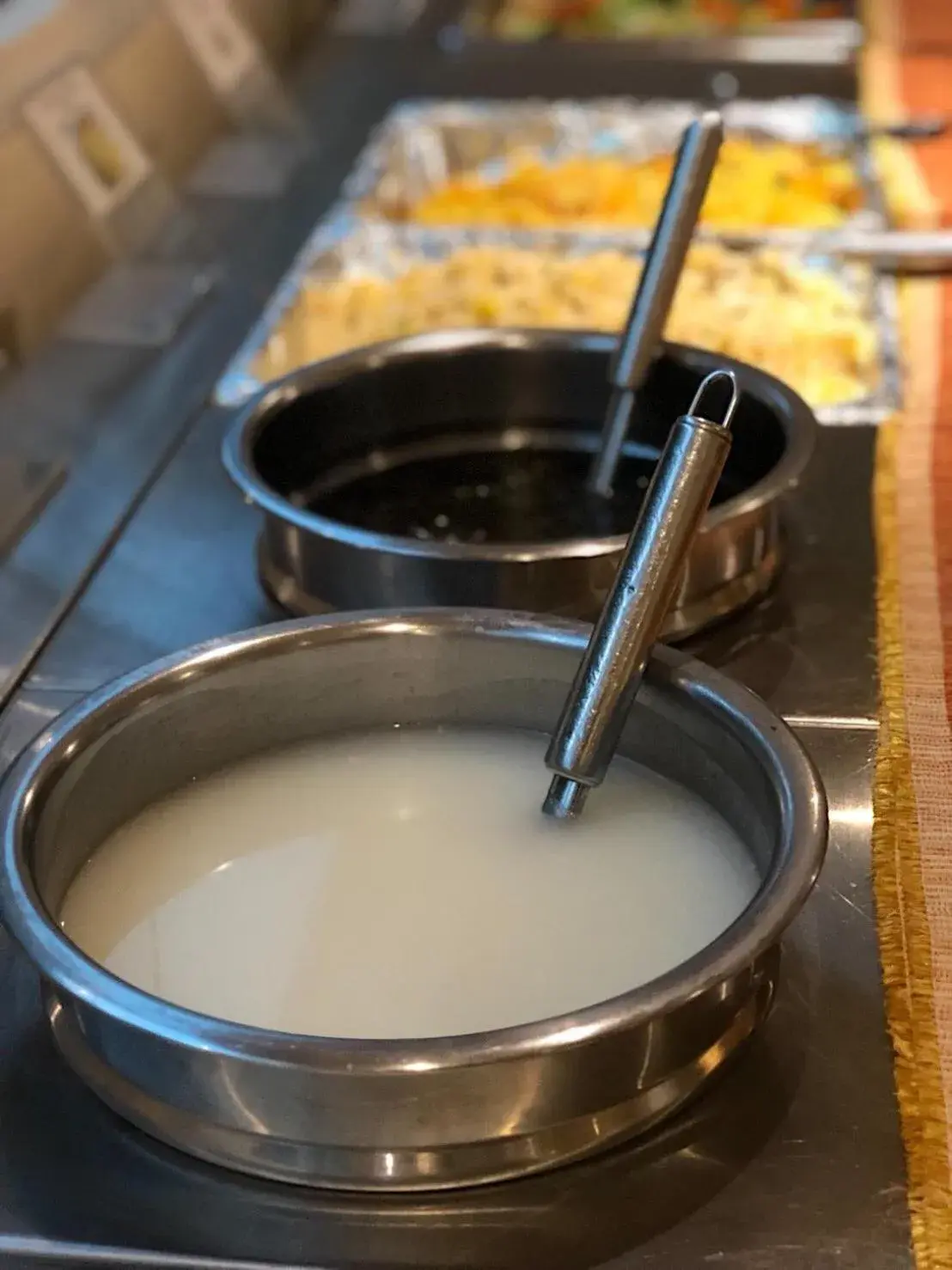 Breakfast, Kitchen/Kitchenette in Golden Pearl Hotel