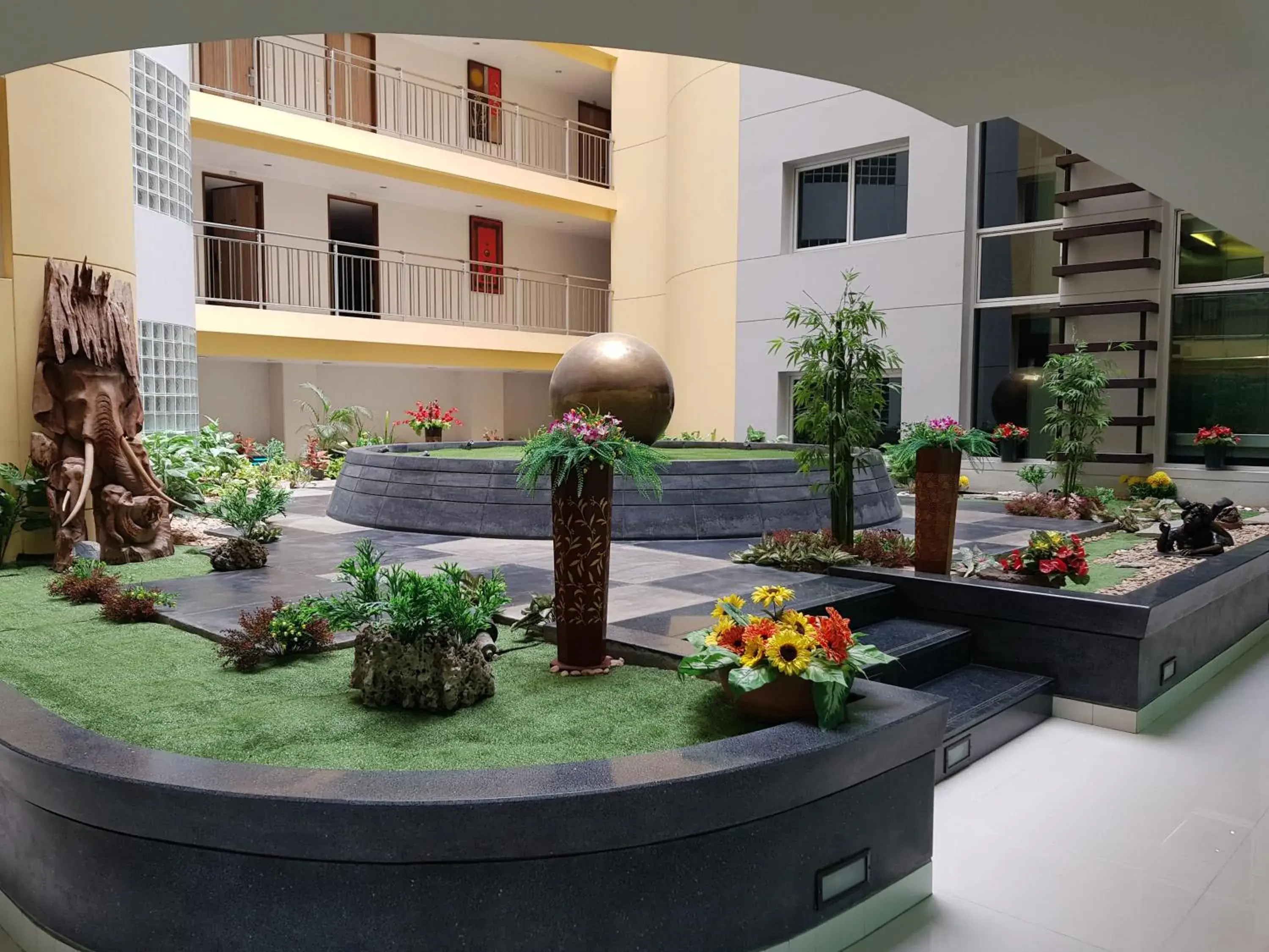 Garden, Property Building in Golden Pearl Hotel