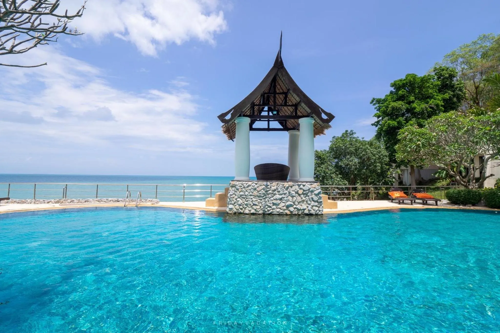 Swimming pool in Racha Kiri Resort & Spa, Khanom
