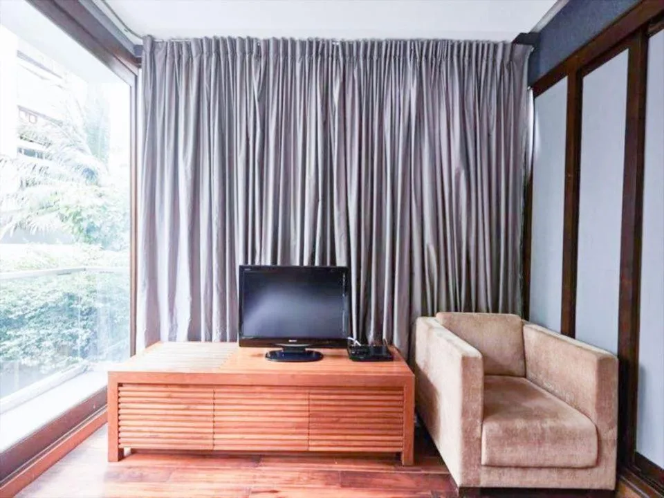 TV and multimedia in LUXX Langsuan Hotel - SHA Plus