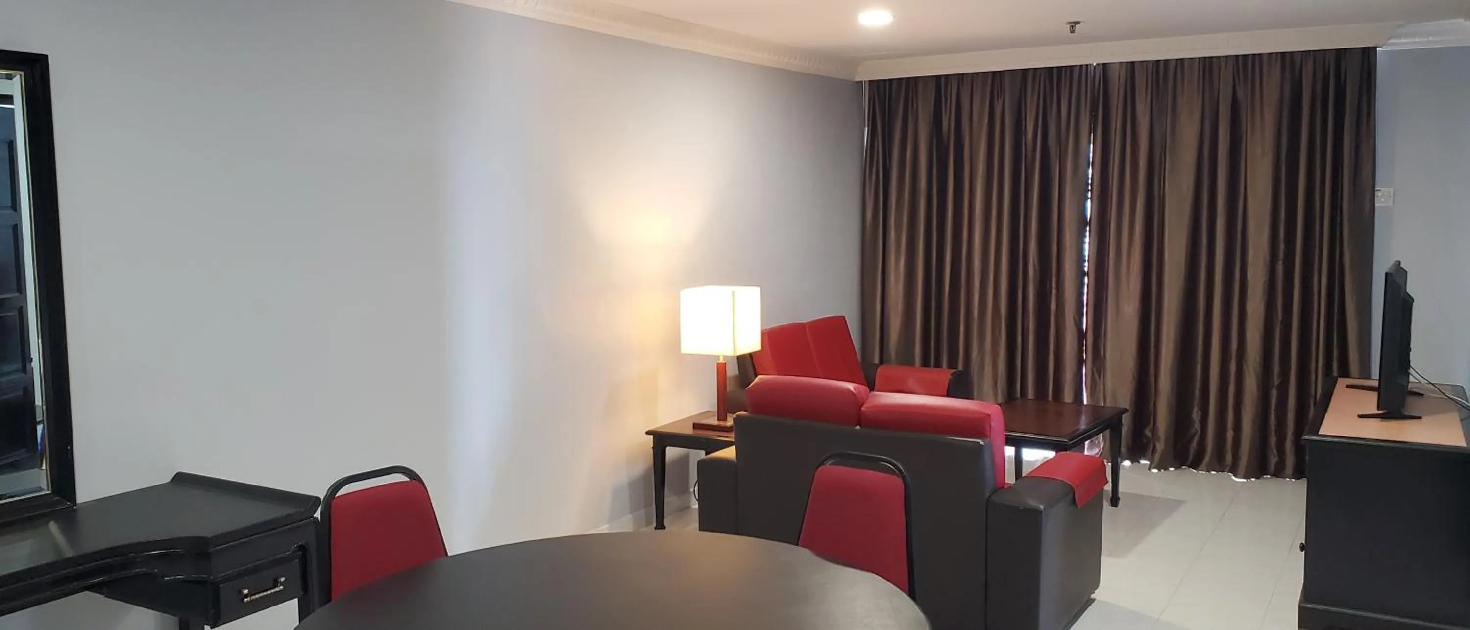 Living room in Leisure Cove Hotel and Apartments