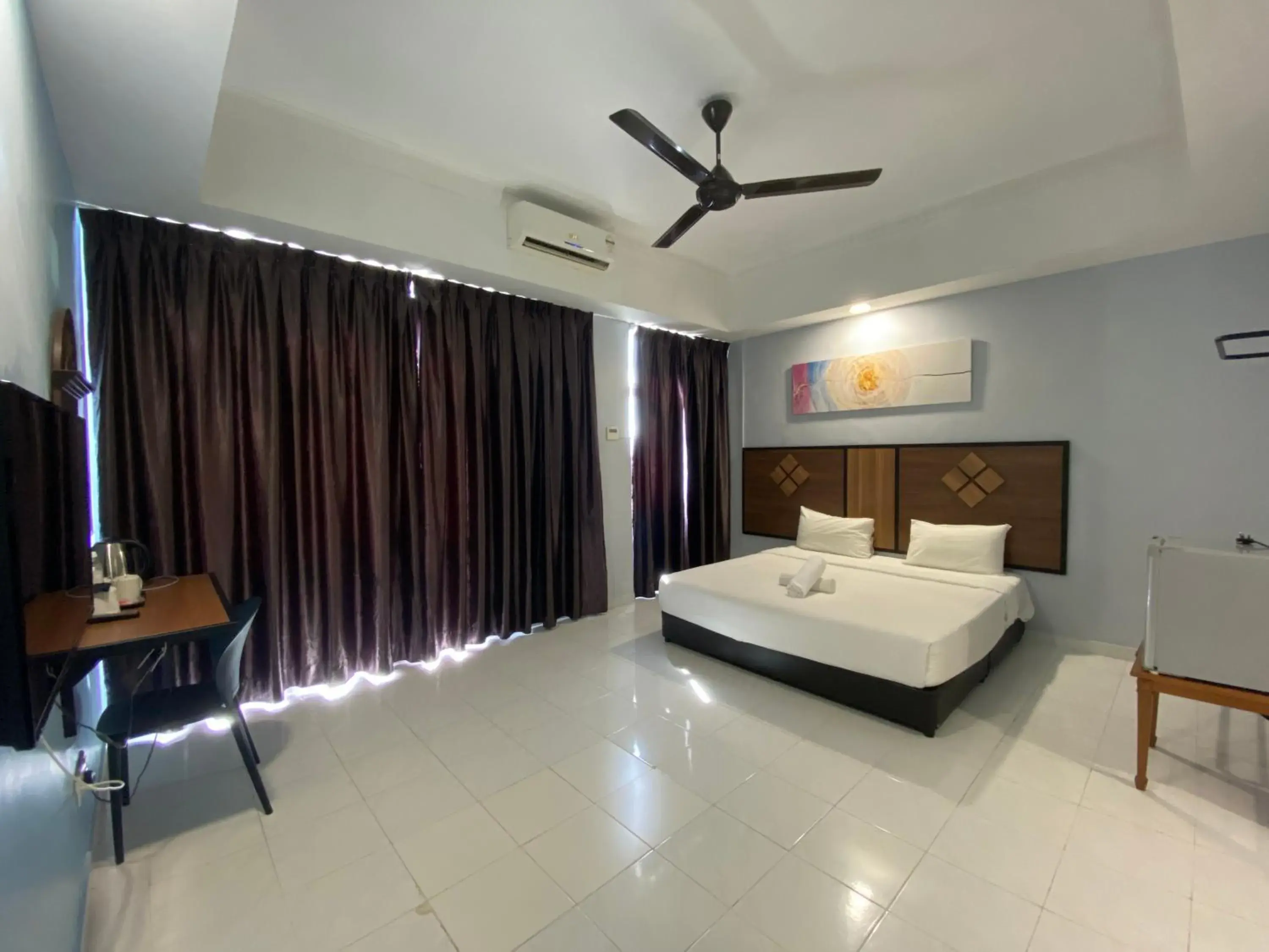 Deluxe King Room in Leisure Cove Hotel and Apartments Deluxe King Room in Leisure Cove Hotel and Apartments