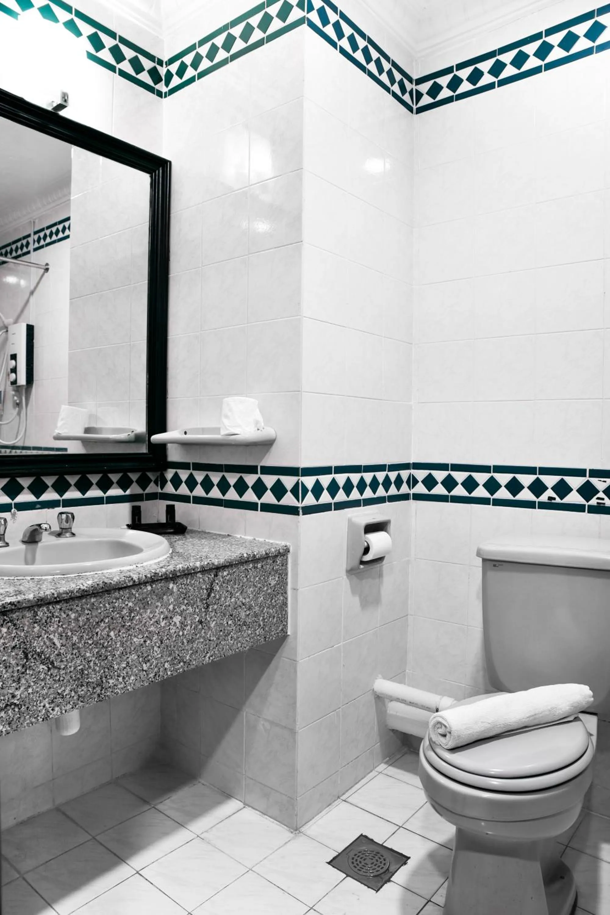 Bathroom in Leisure Cove Hotel and Apartments