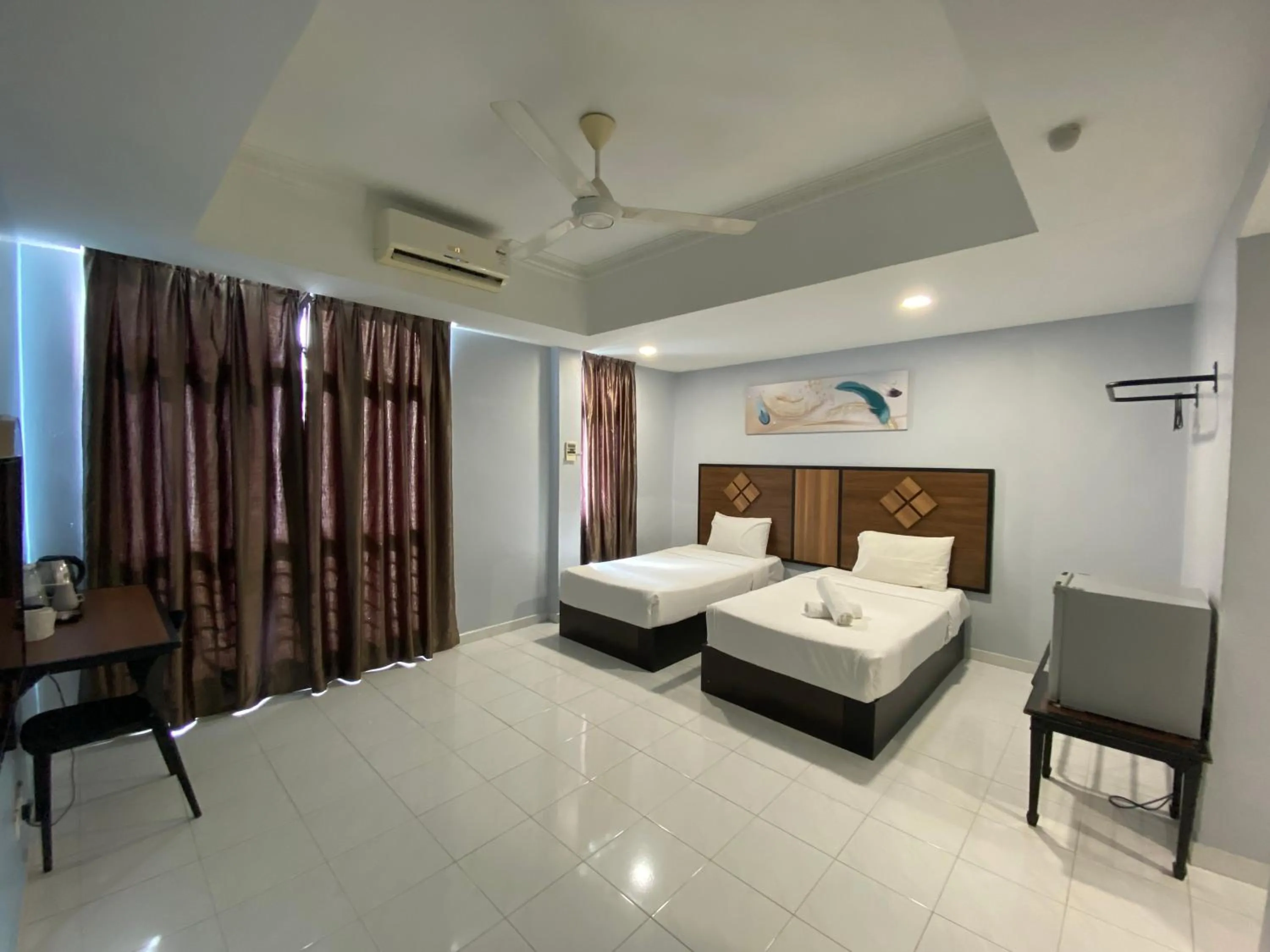 Bedroom, Bed in Leisure Cove Hotel and Apartments