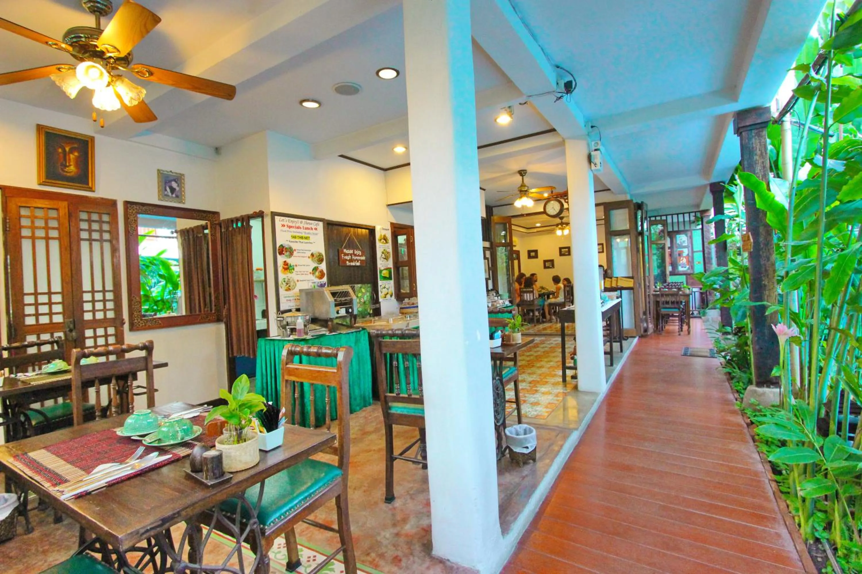 Food in Shewe Wana Boutique Hotel