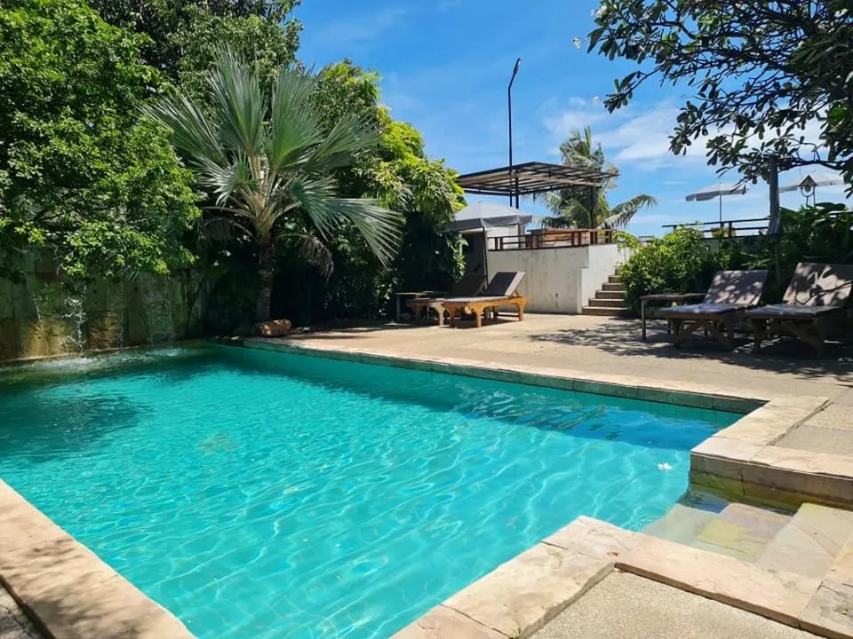 Swimming pool in Veranda Lodge