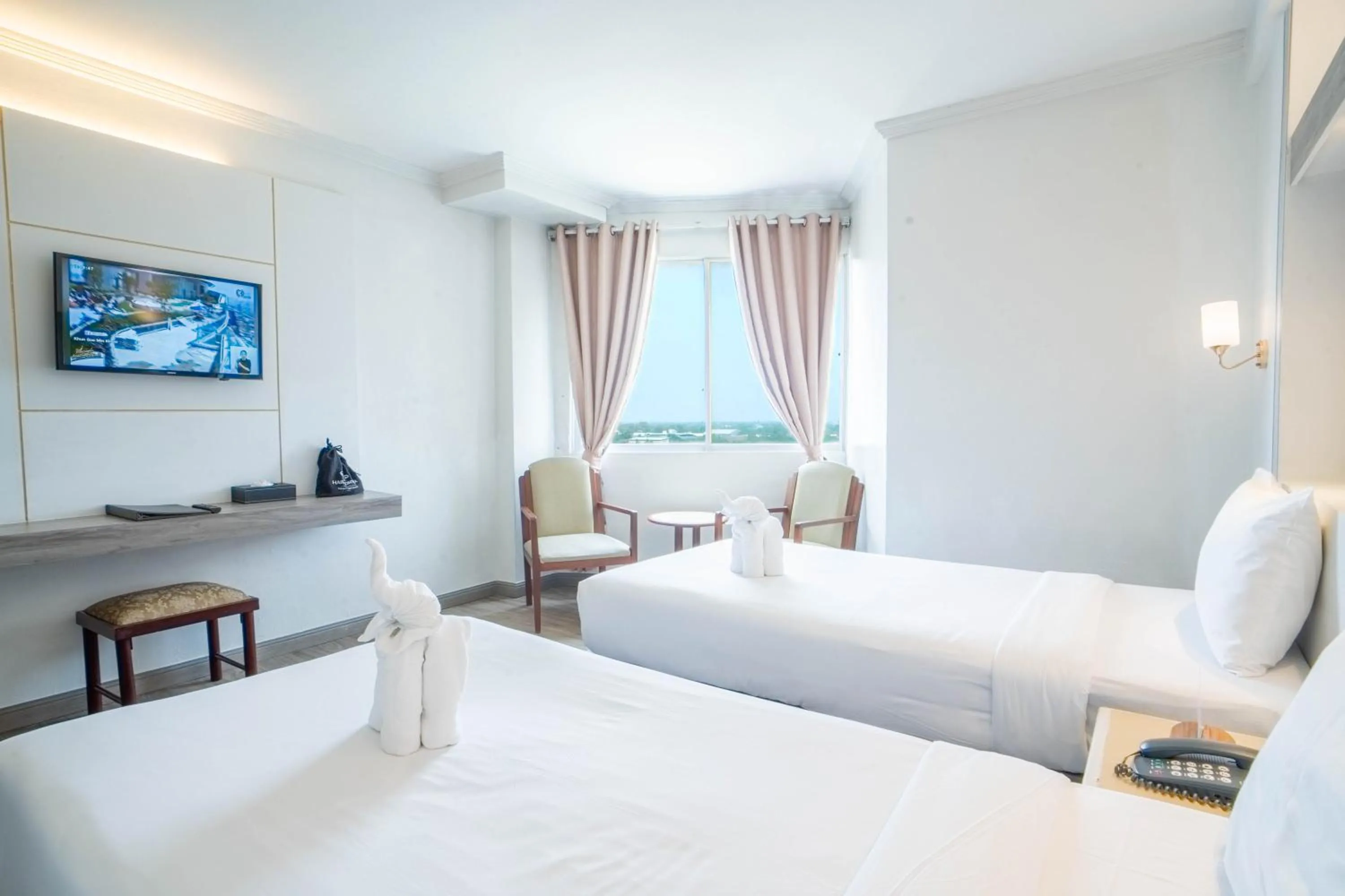 Bed in Thongtarin Hotel