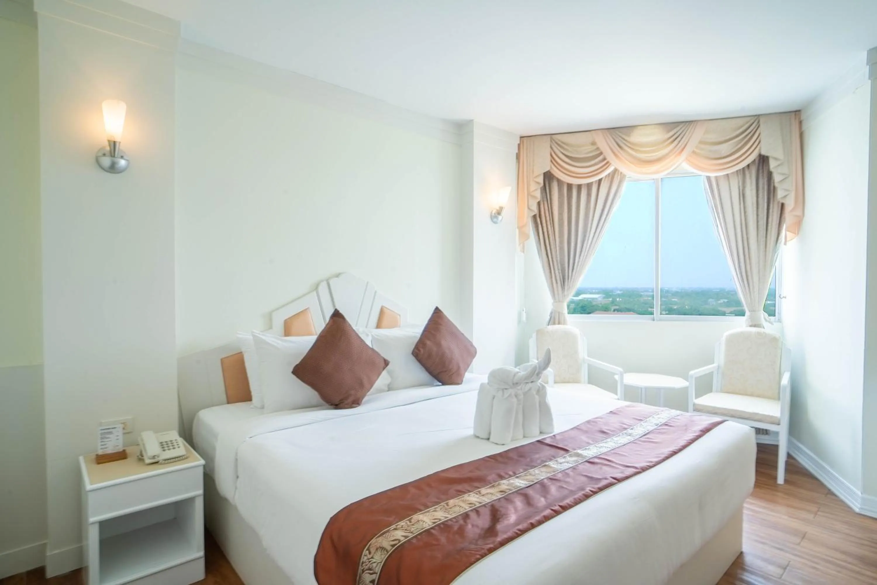 Bed in Thongtarin Hotel