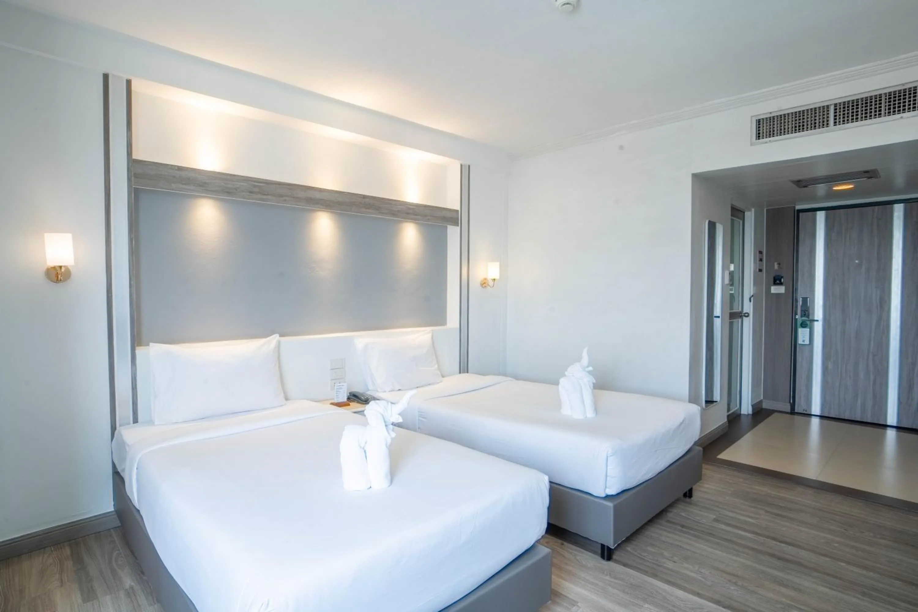 Bed in Thongtarin Hotel