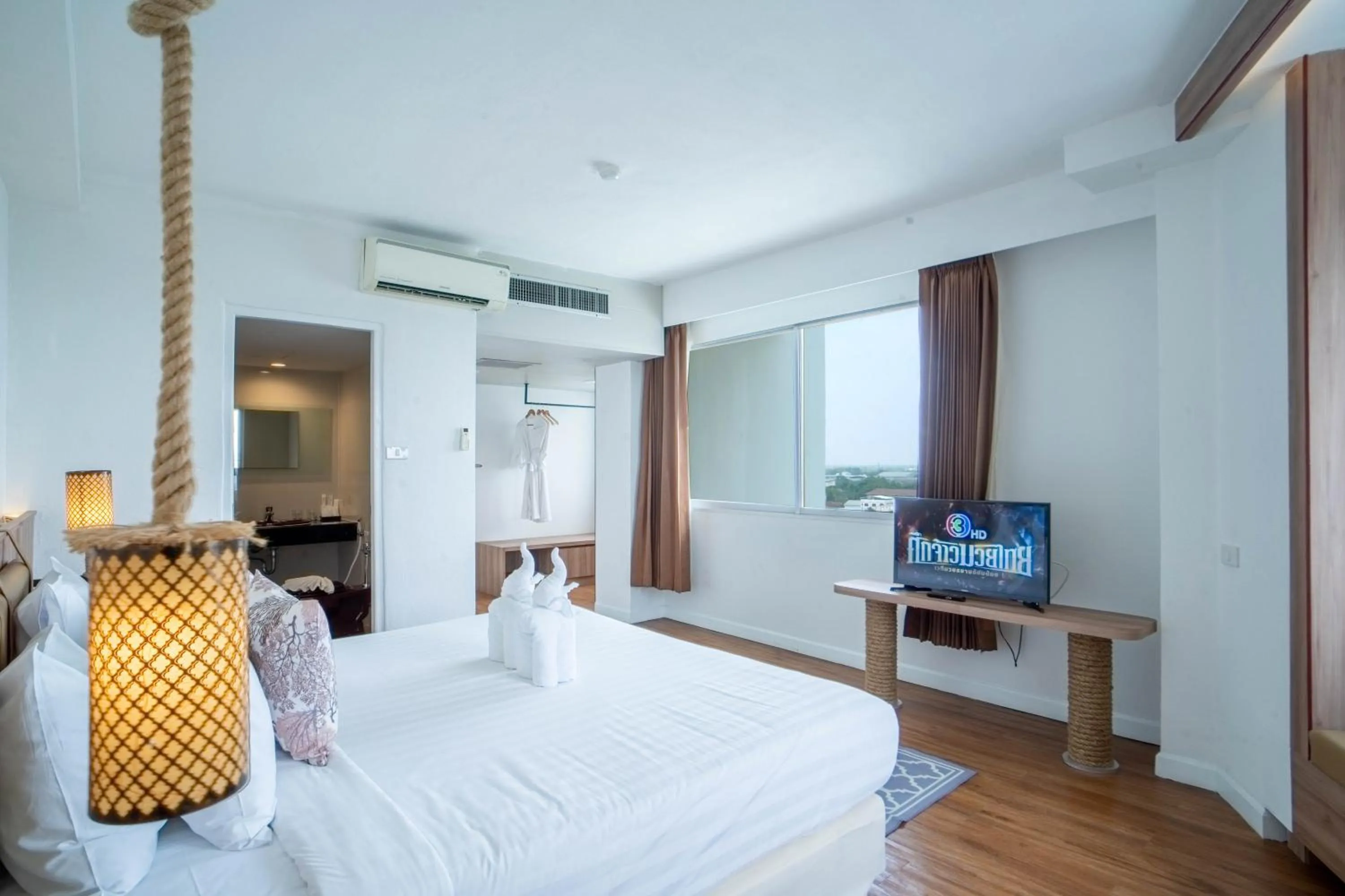 Bed in Thong Tarin Hotel