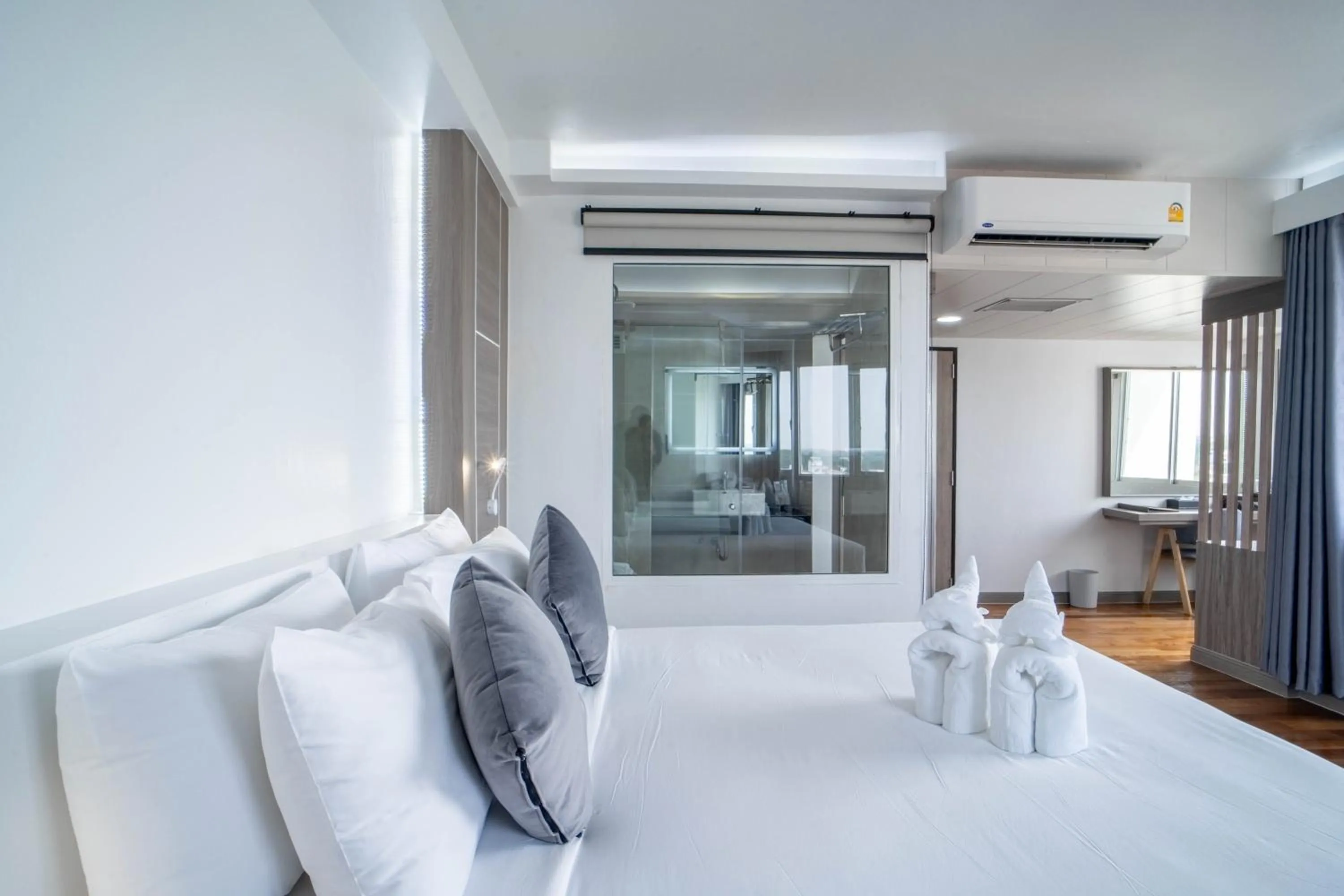 Bed in Thongtarin Hotel