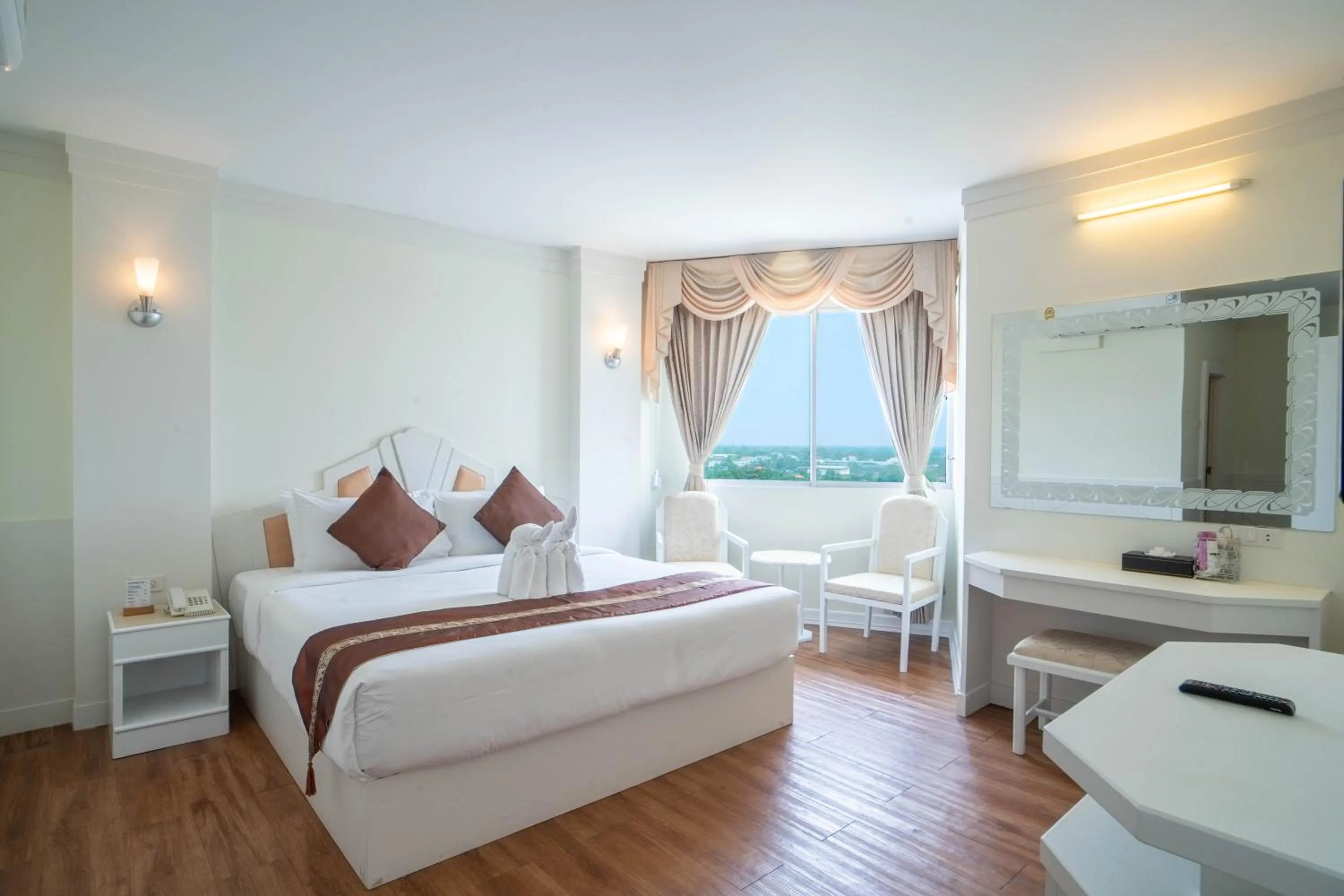 Bed in Thongtarin Hotel