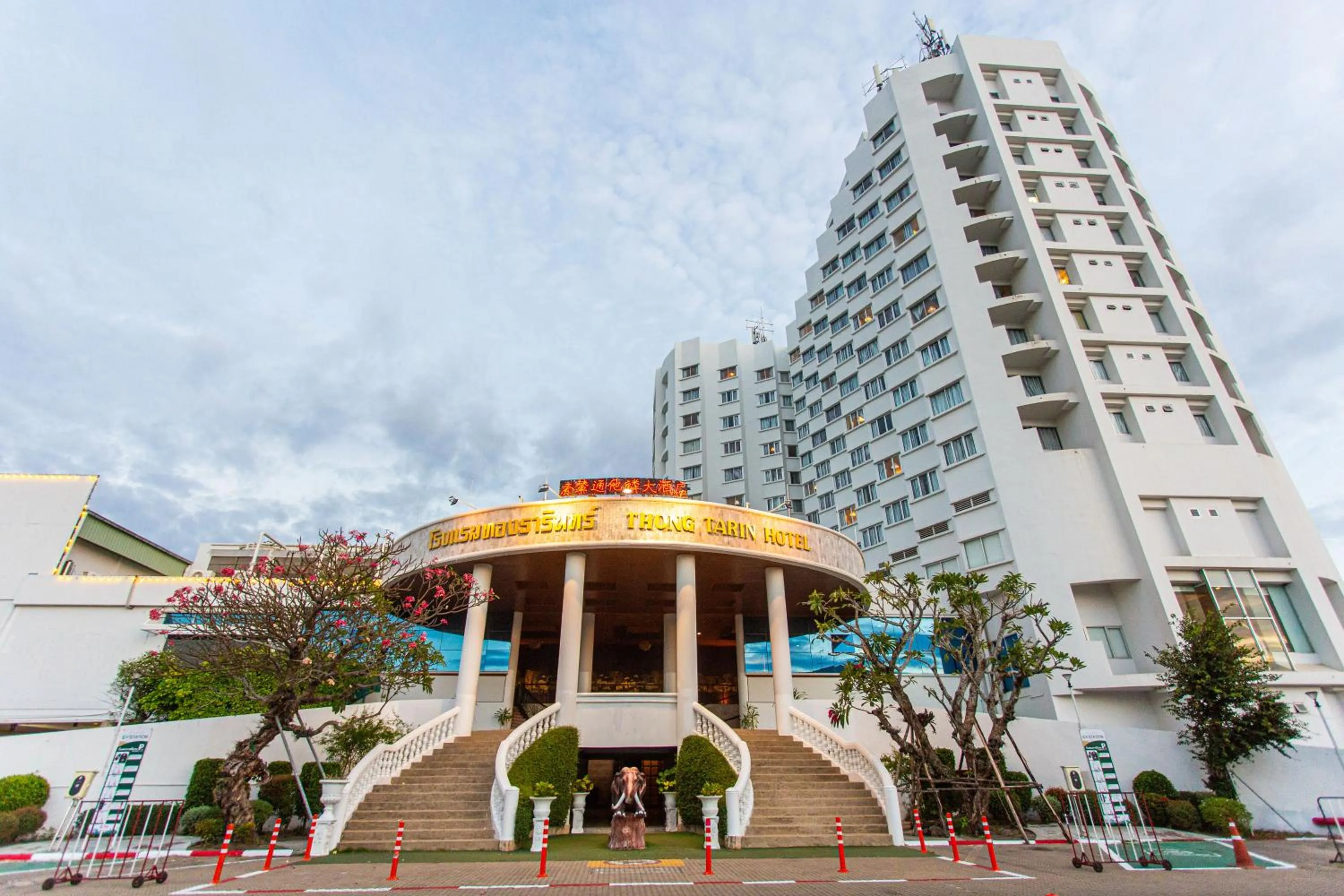 Property building in Thongtarin Hotel