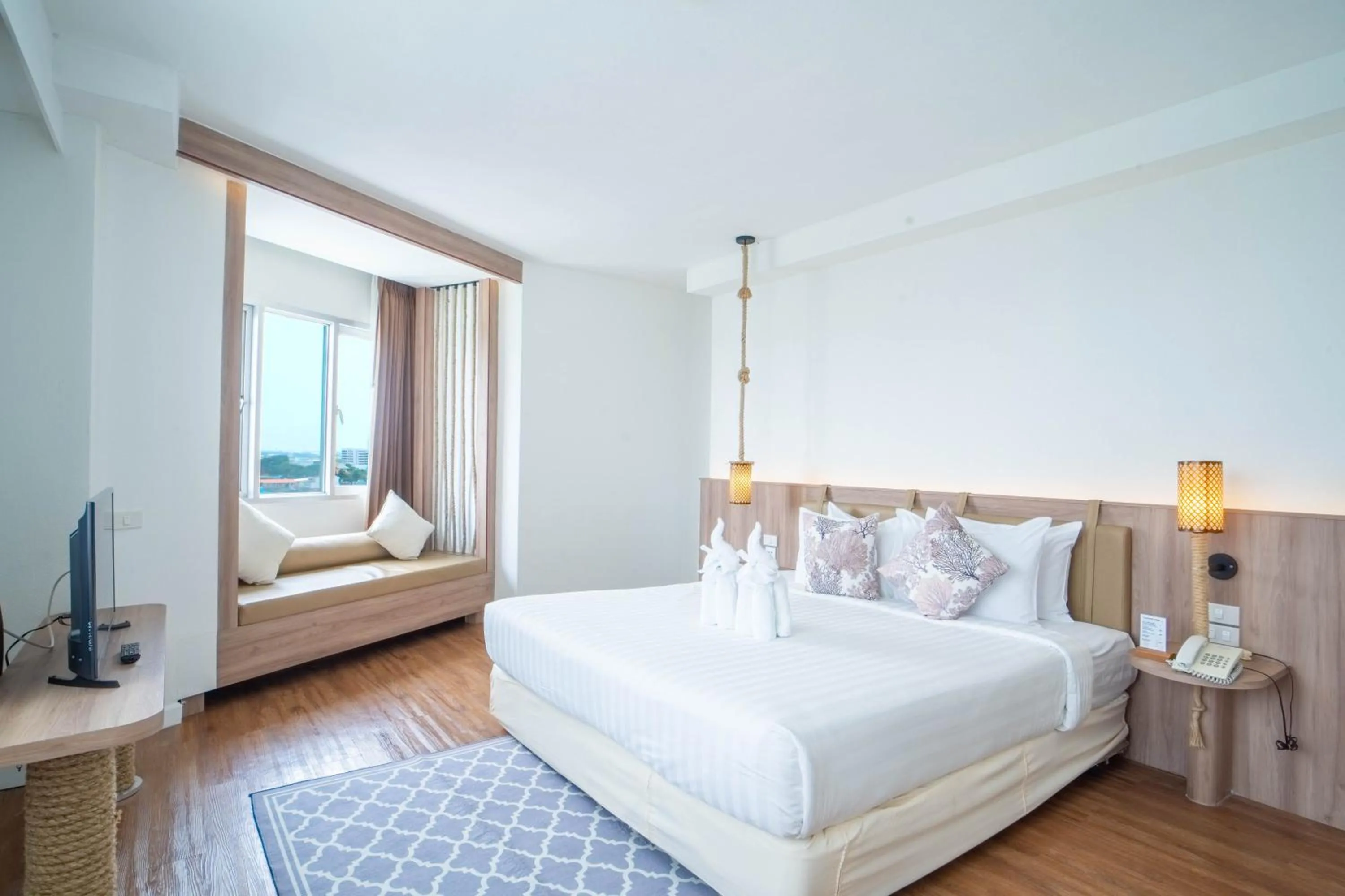 Bed in Thongtarin Hotel