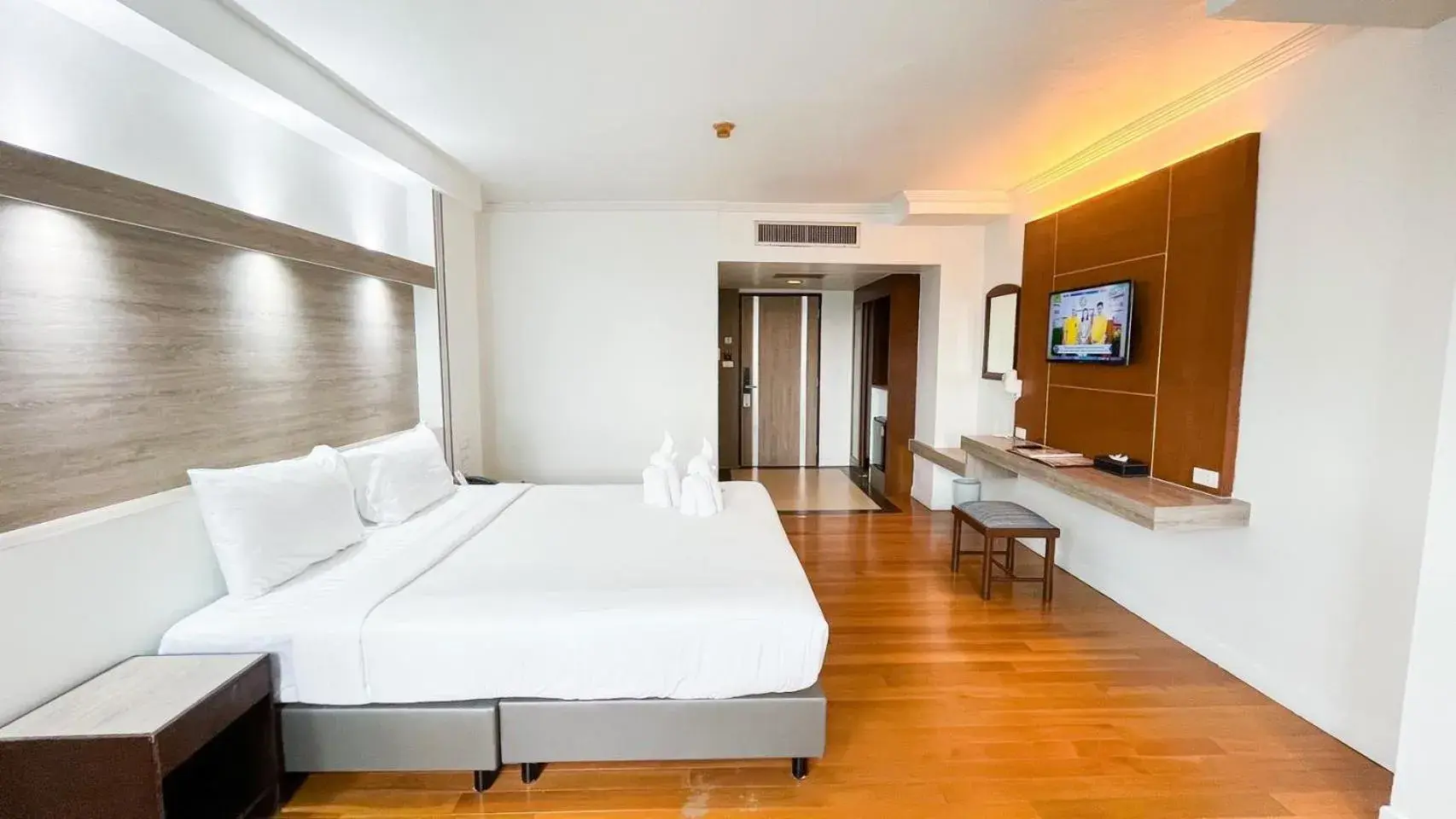 Bedroom, Bed in Thong Tarin Hotel Bedroom, Bed in Thong Tarin Hotel