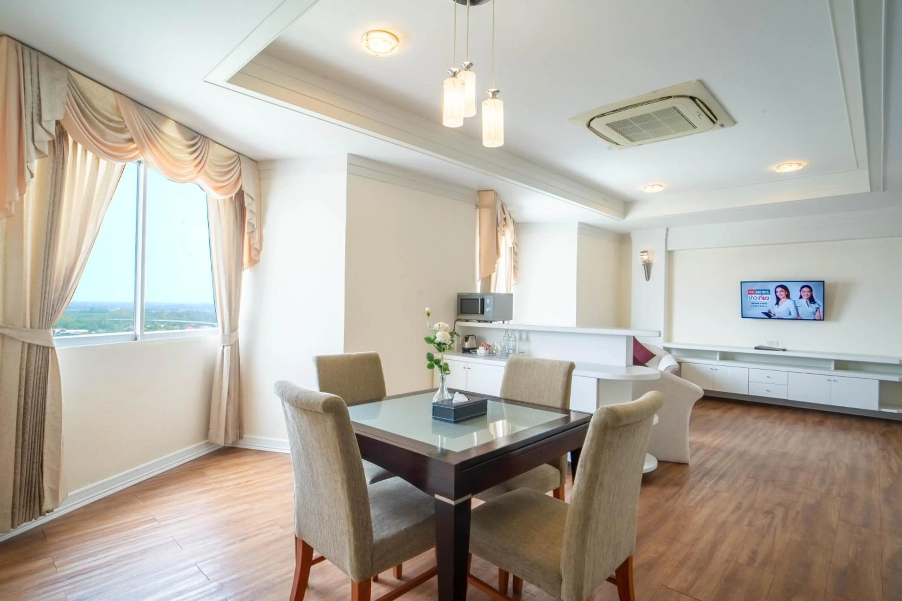 Living room in Thongtarin Hotel