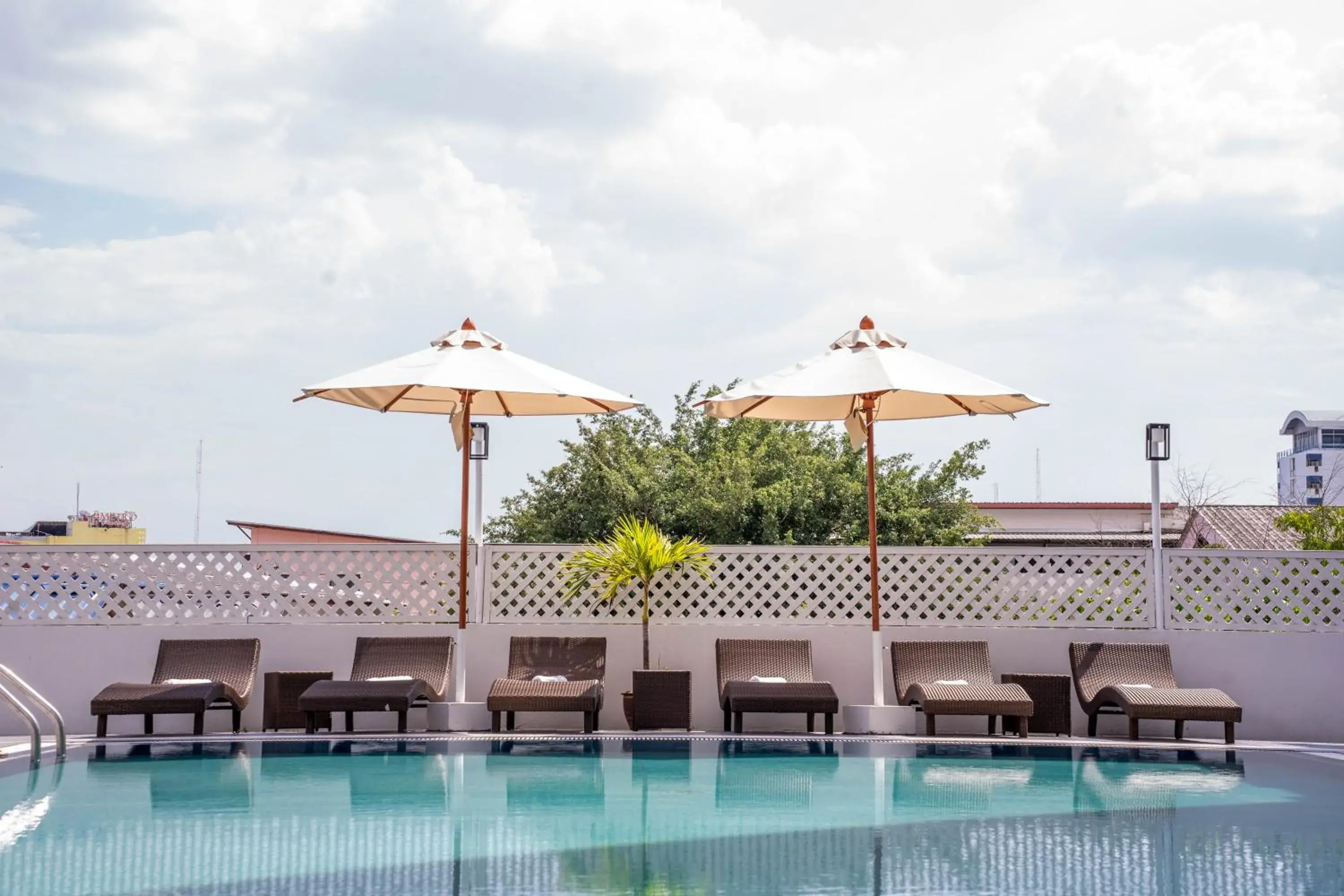 Swimming pool in Thongtarin Hotel Swimming pool in Thongtarin Hotel