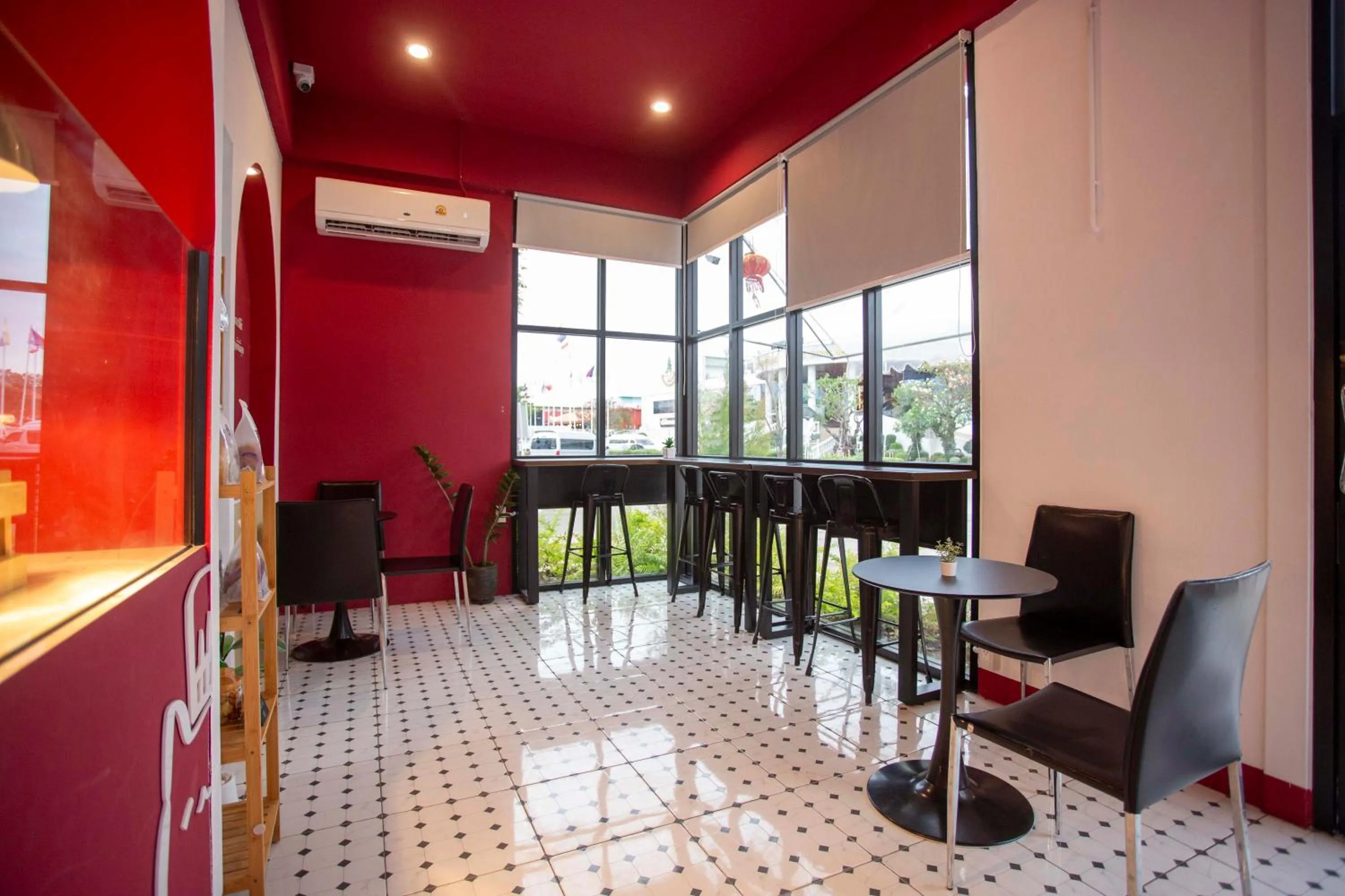 On-site shops in Thongtarin Hotel