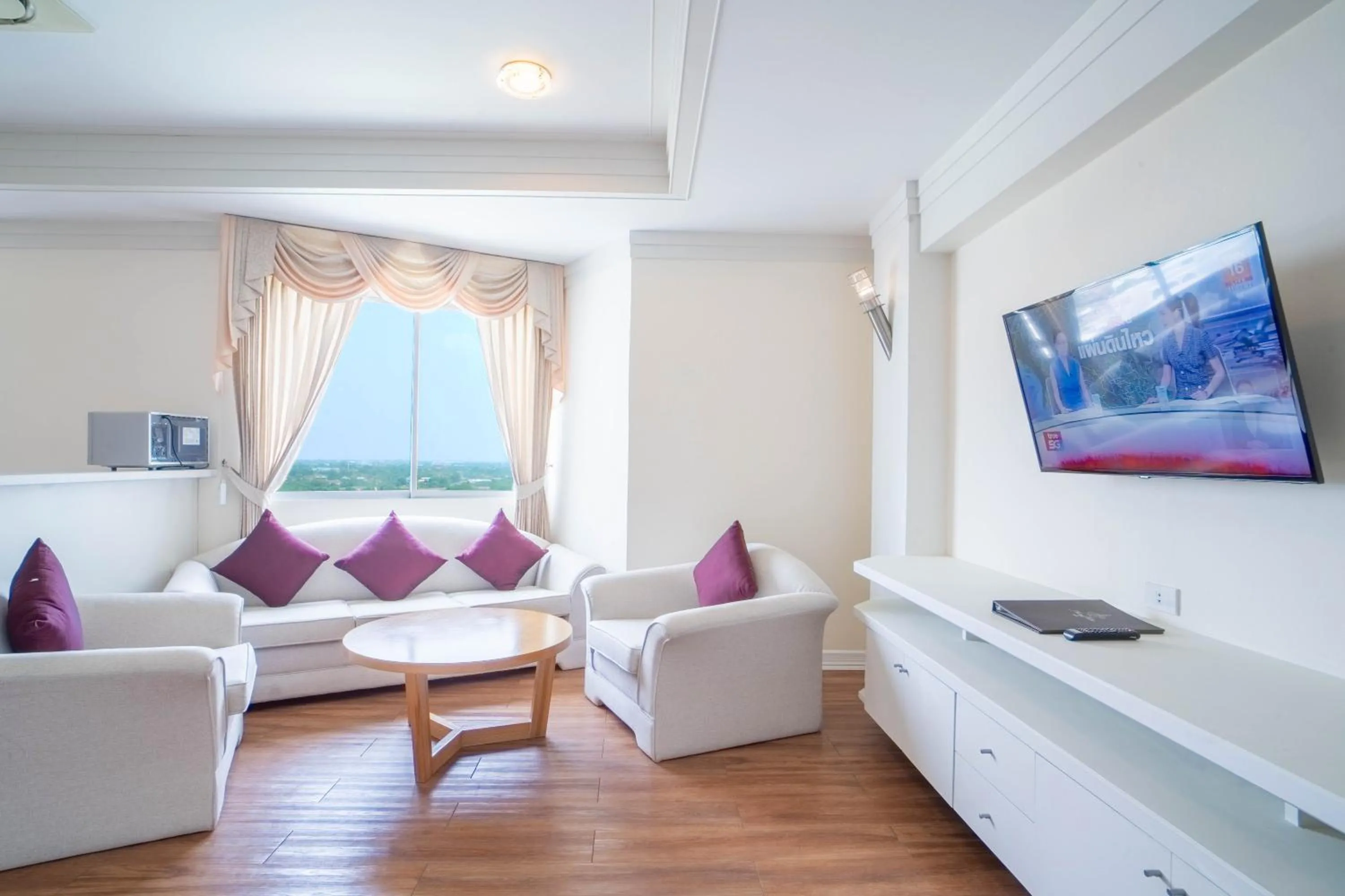 TV and multimedia in Thongtarin Hotel