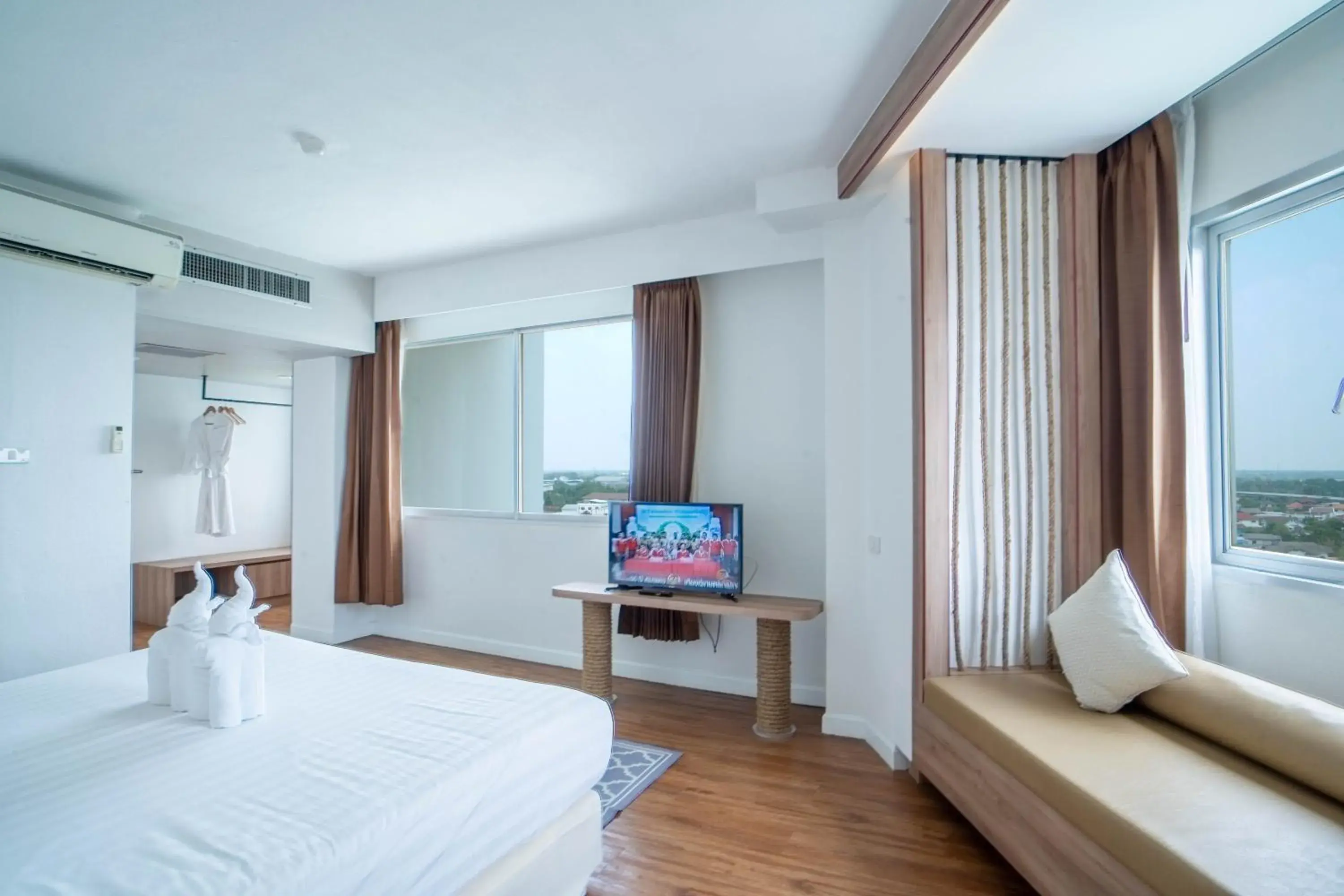 Photo of the whole room, Bed in Thong Tarin Hotel Photo of the whole room, Bed in Thong Tarin Hotel