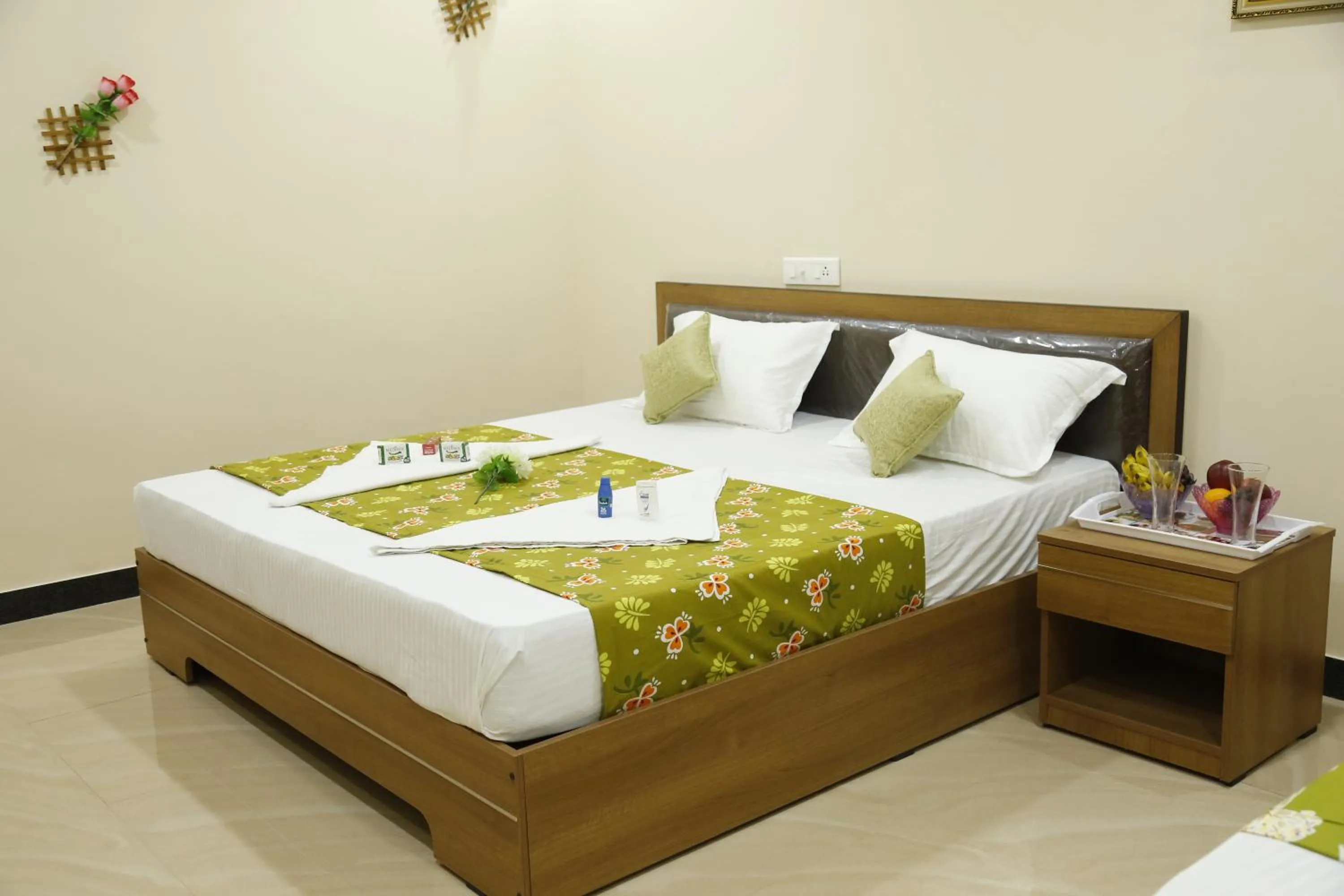 Photo of the whole room in Hotel New Amirtham inn