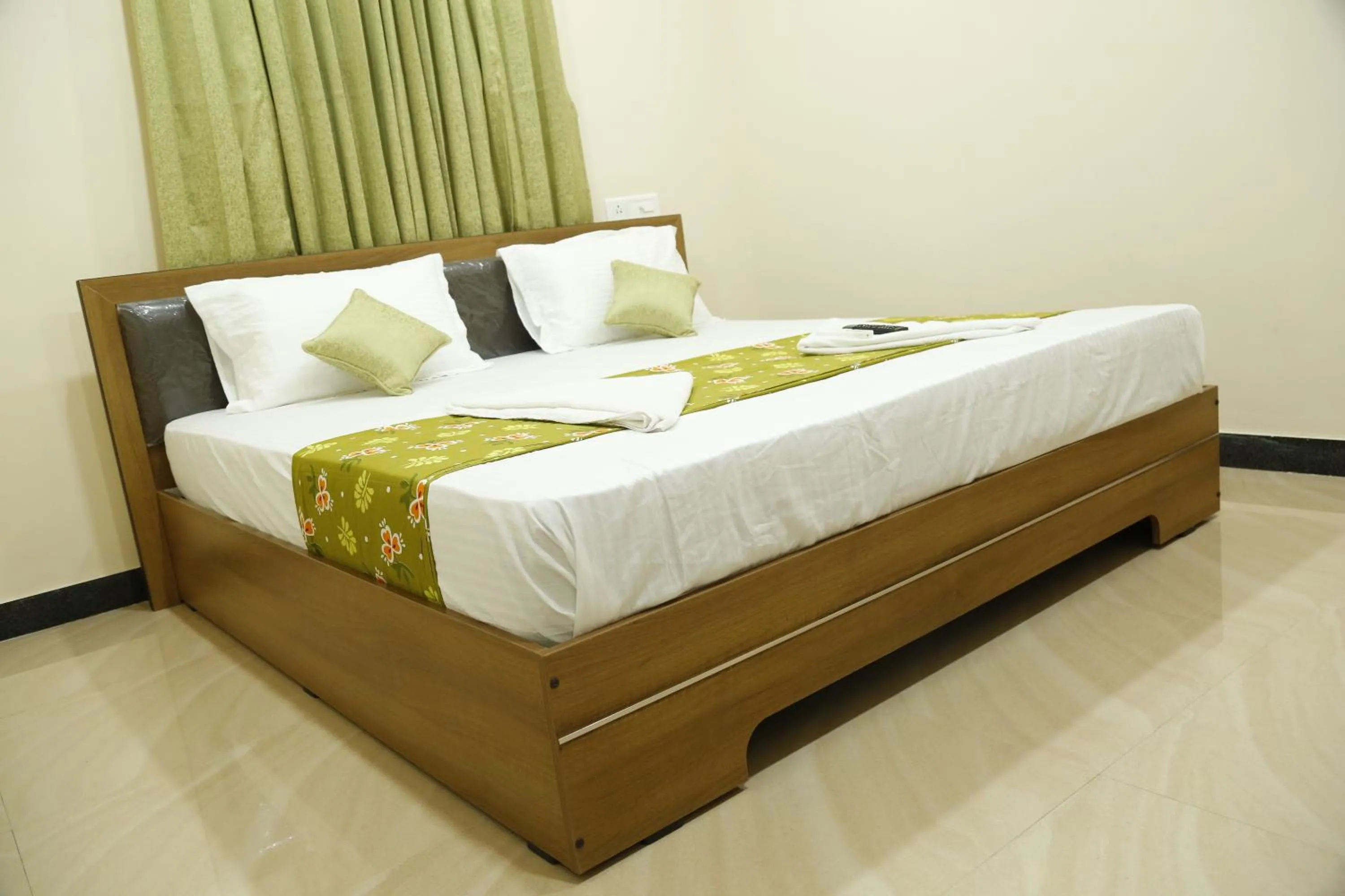 Bed in Hotel New Amirtham inn