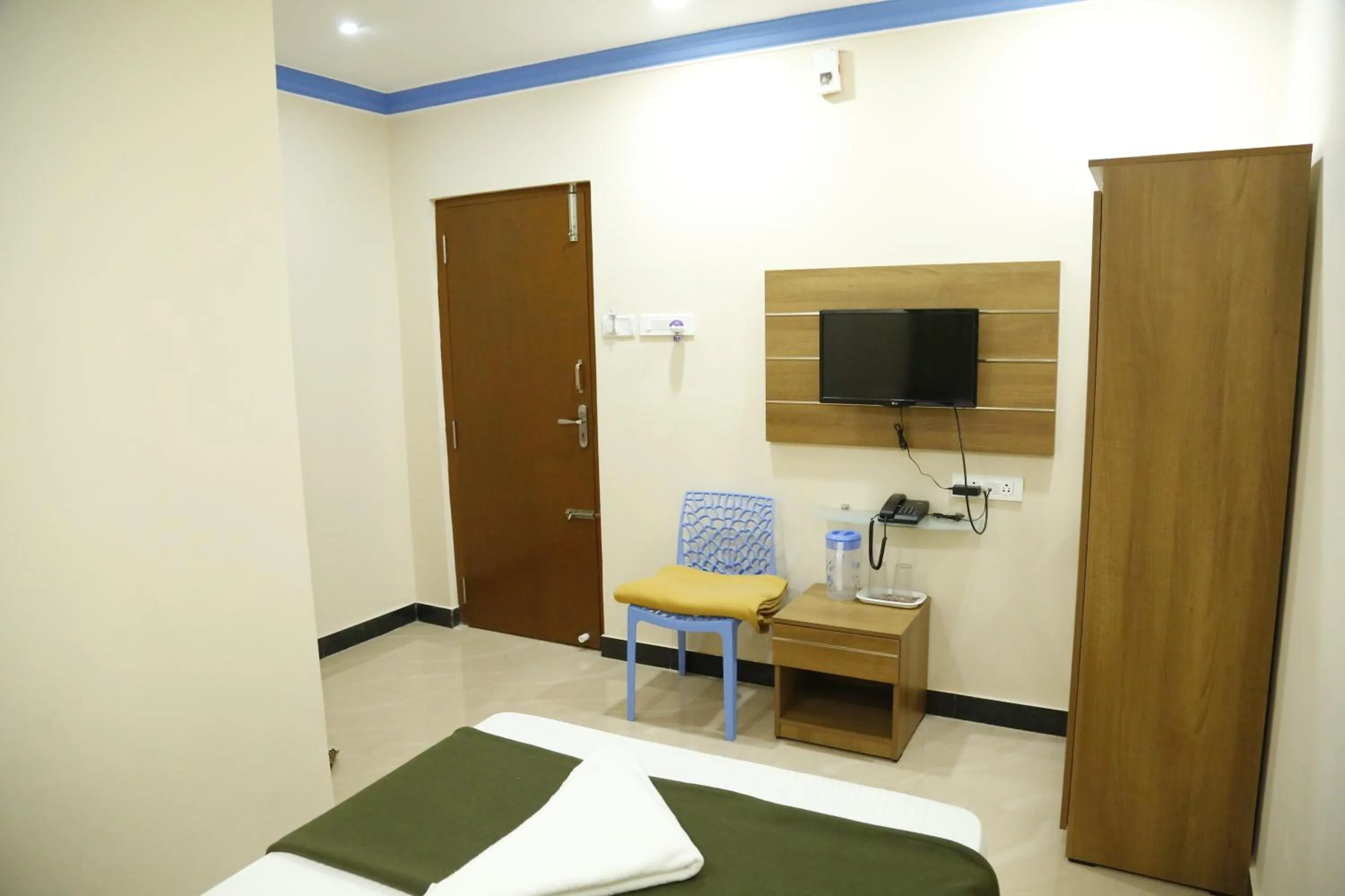 Living room in Hotel New Amirtham inn