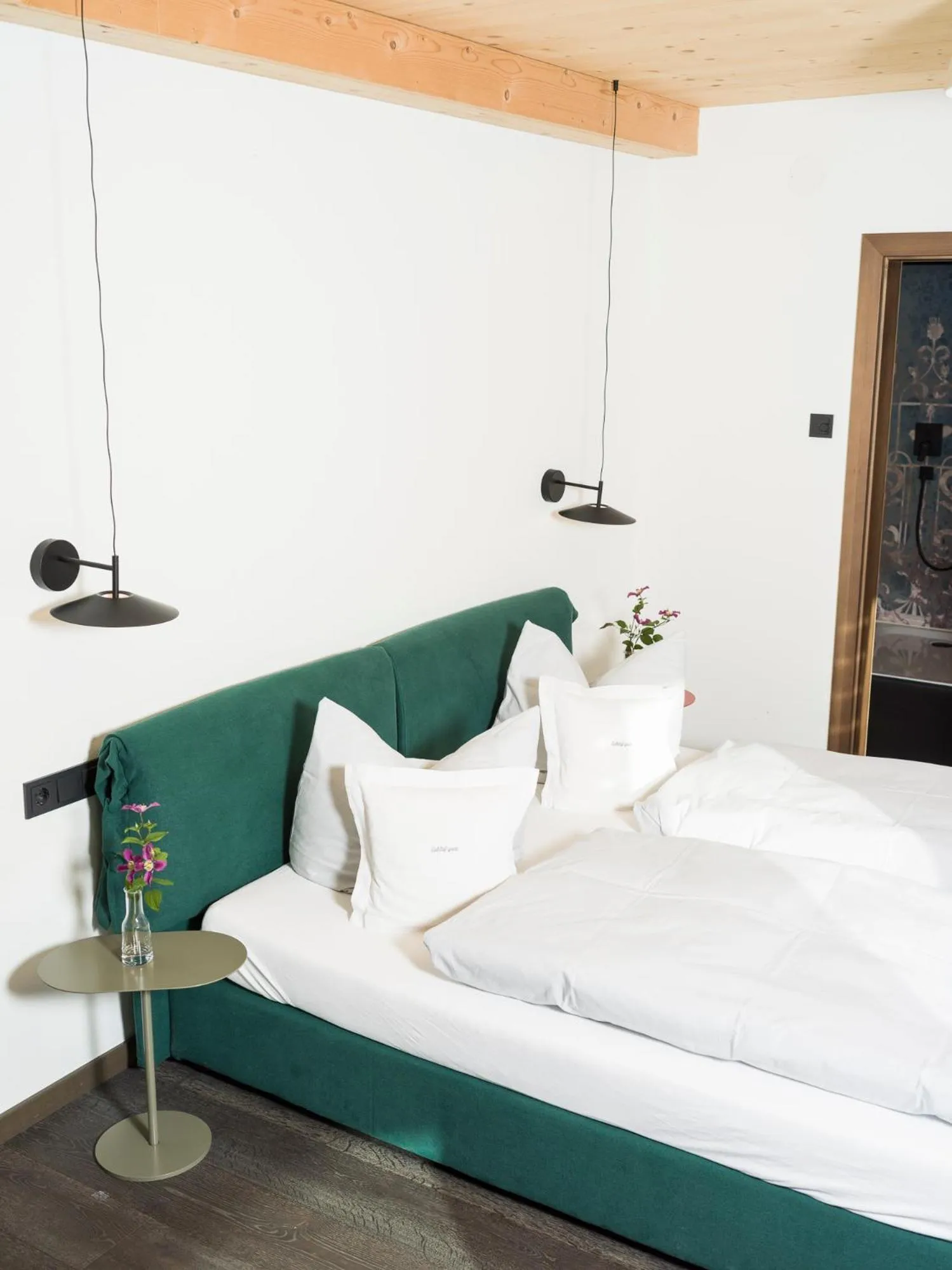 Photo of the whole room, Bed in Breitachhus