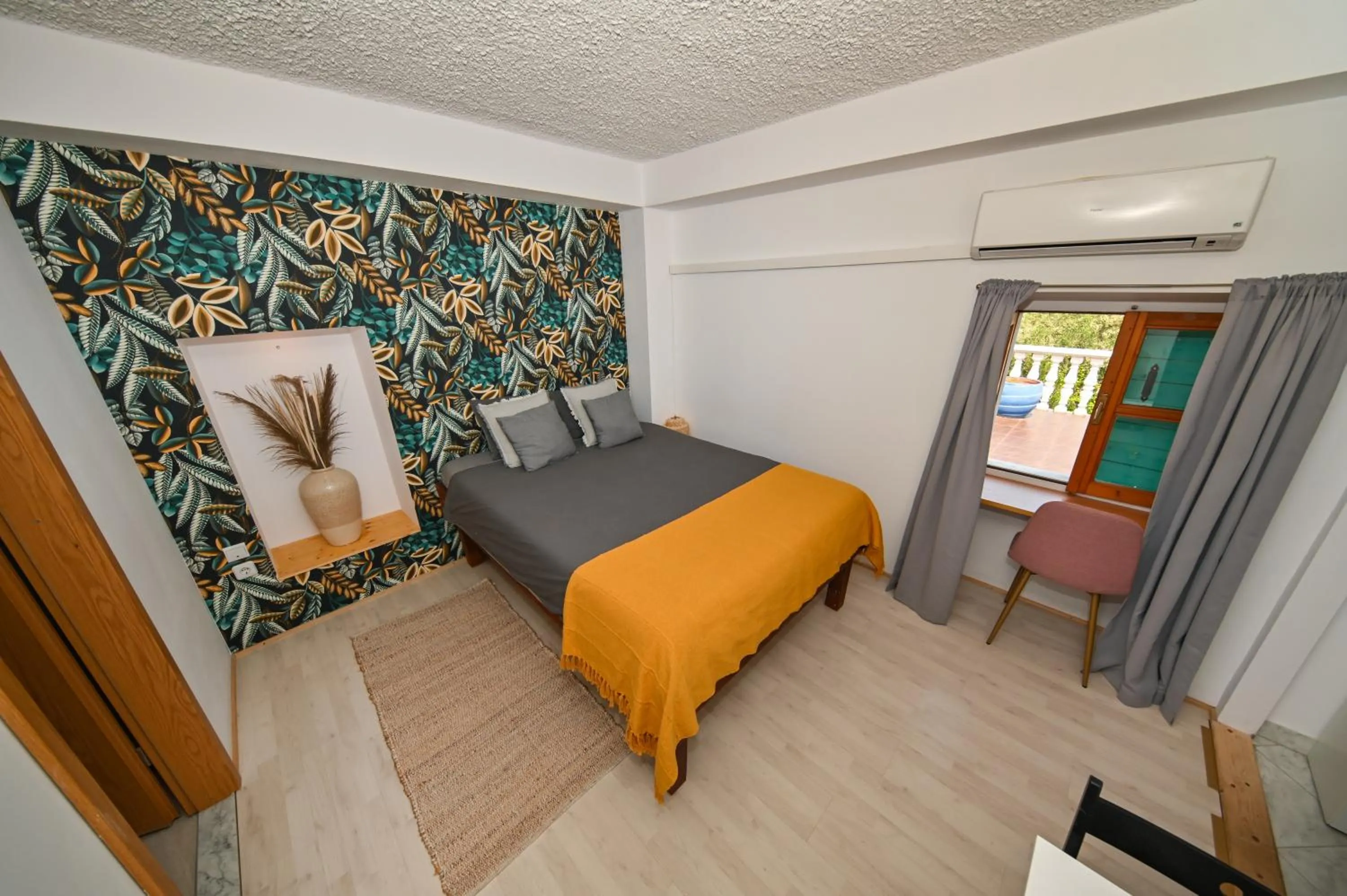 The Lazy Monkey Hostel & Apartments