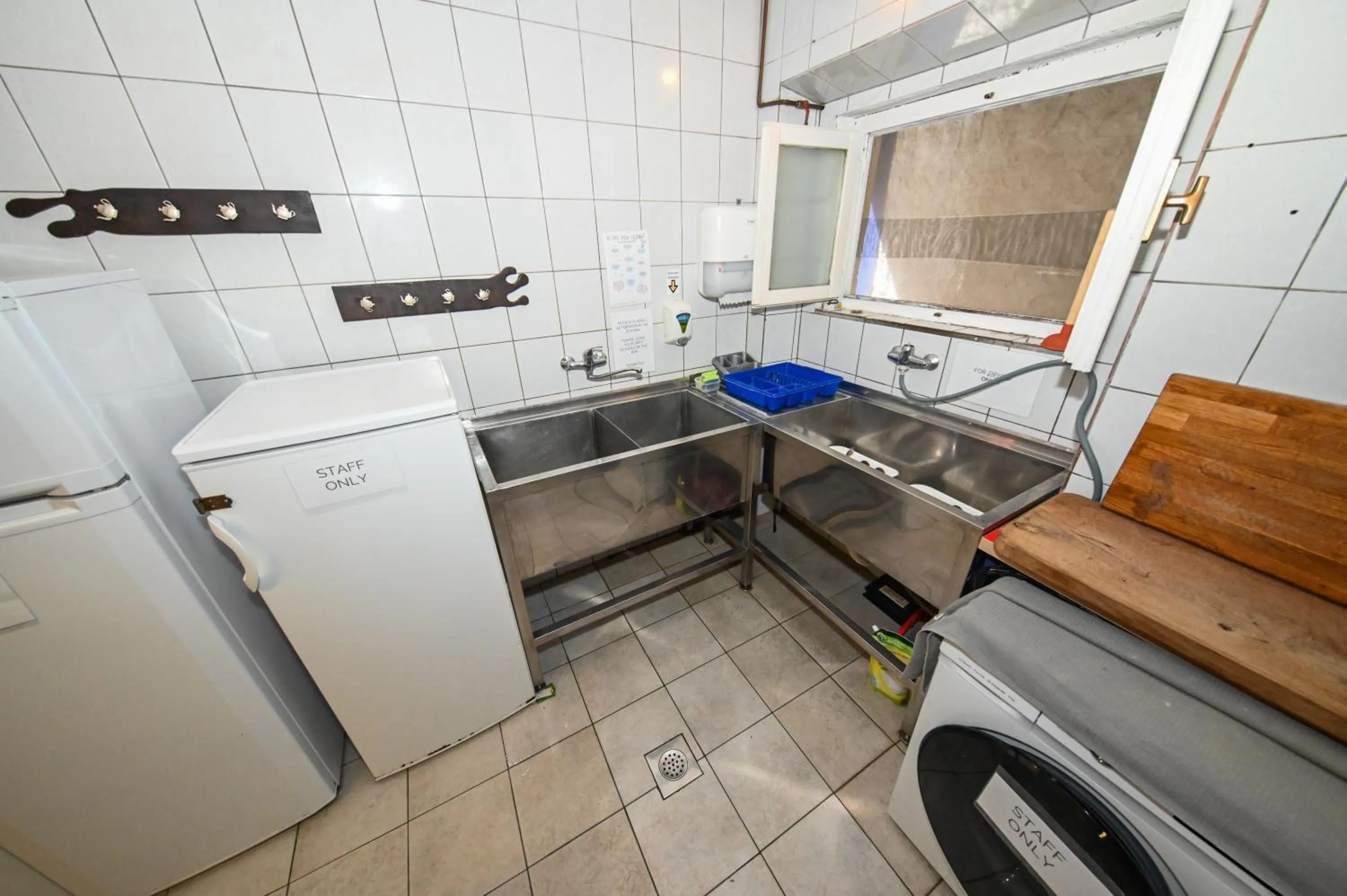 The Lazy Monkey Hostel & Apartments