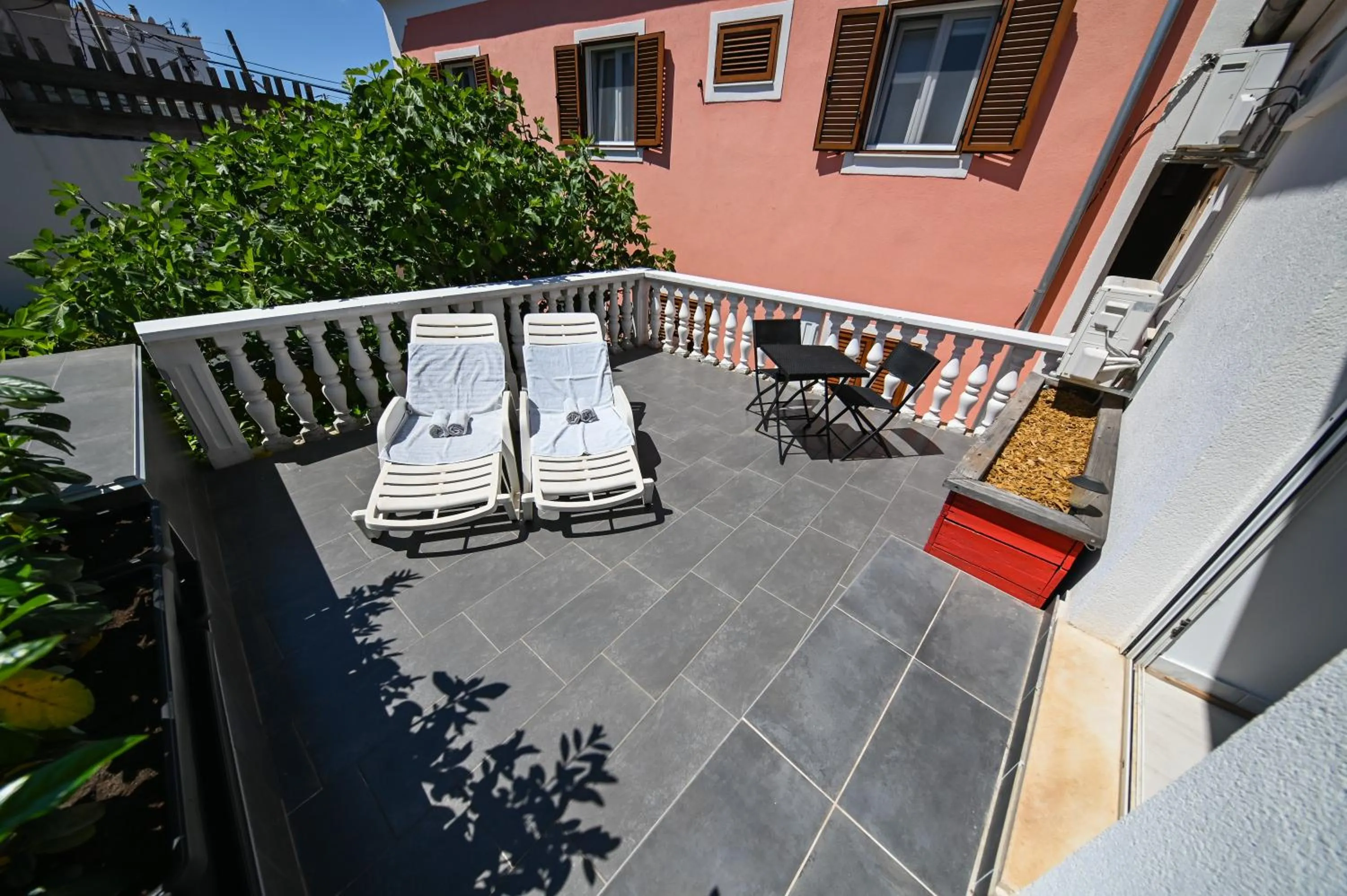 The Lazy Monkey Hostel & Apartments