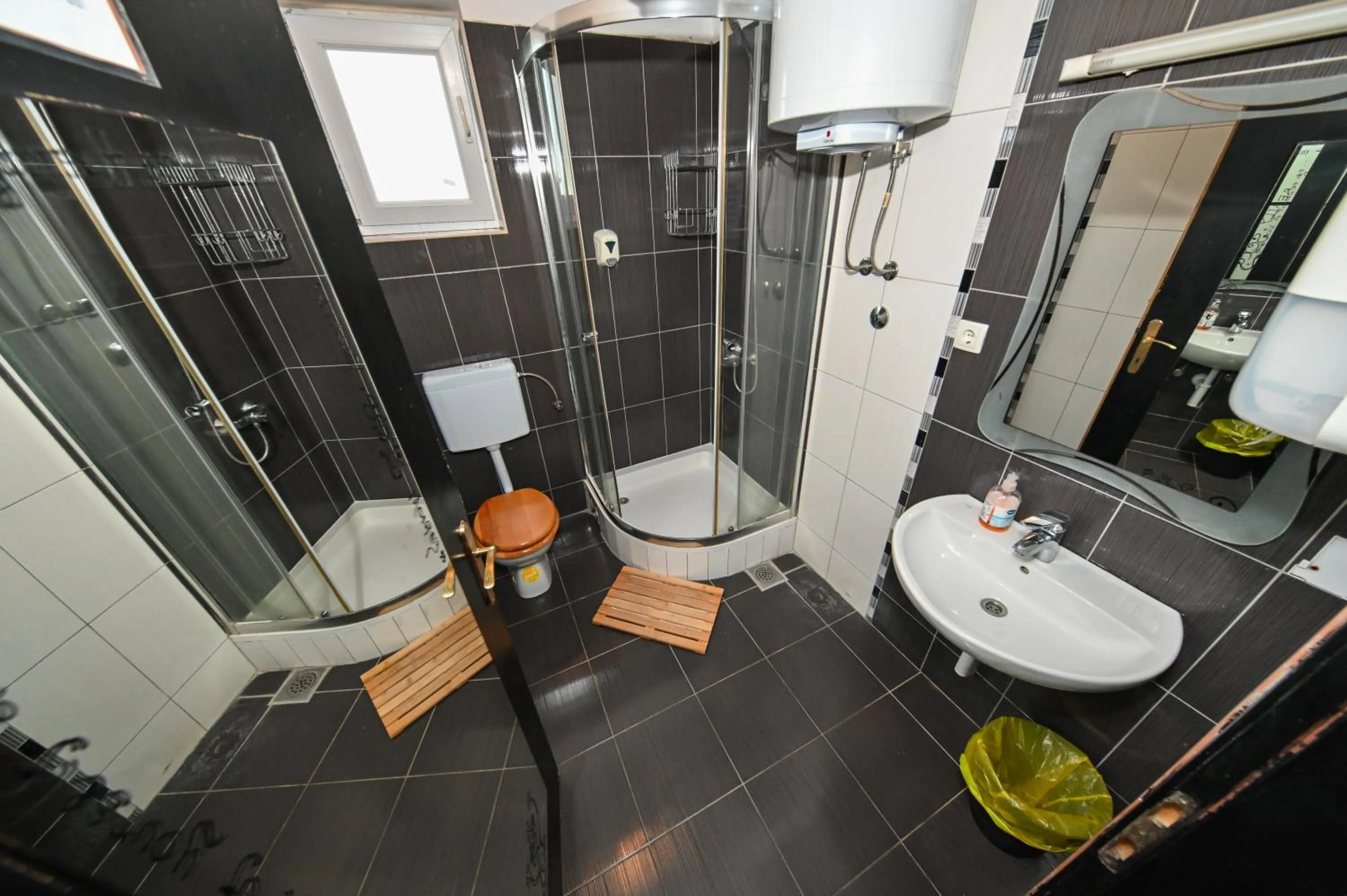 The Lazy Monkey Hostel & Apartments