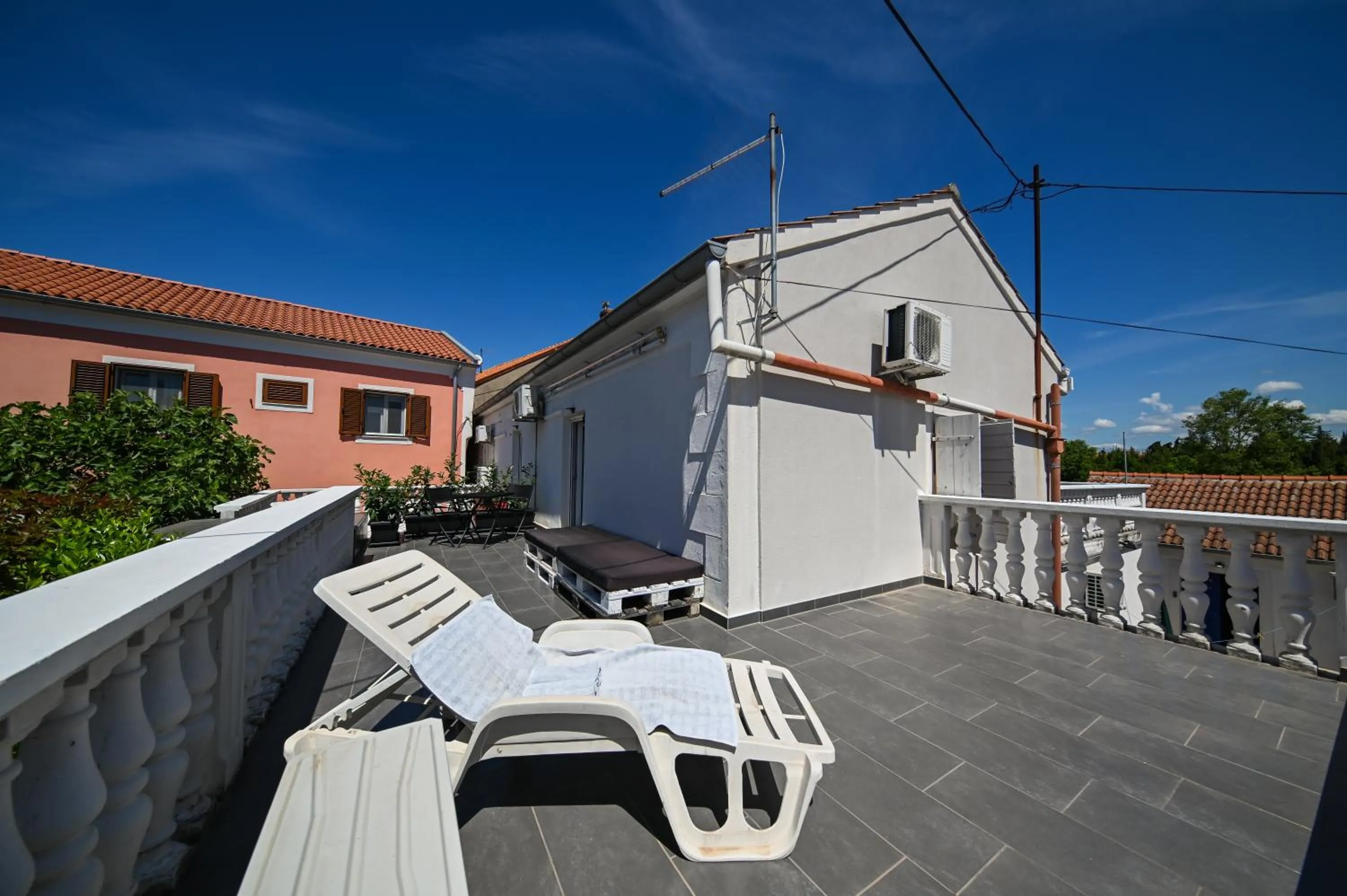 The Lazy Monkey Hostel & Apartments