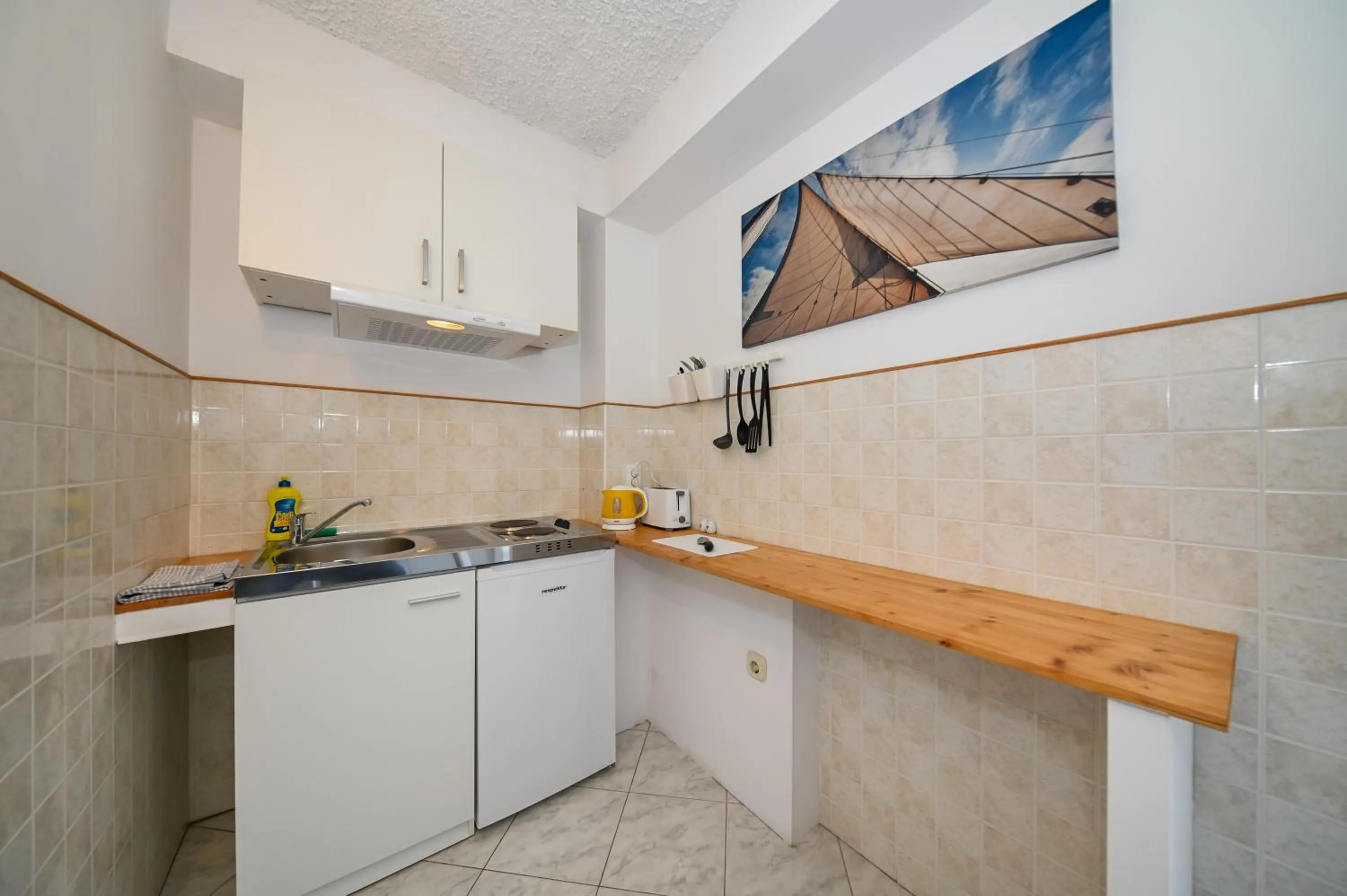 The Lazy Monkey Hostel & Apartments