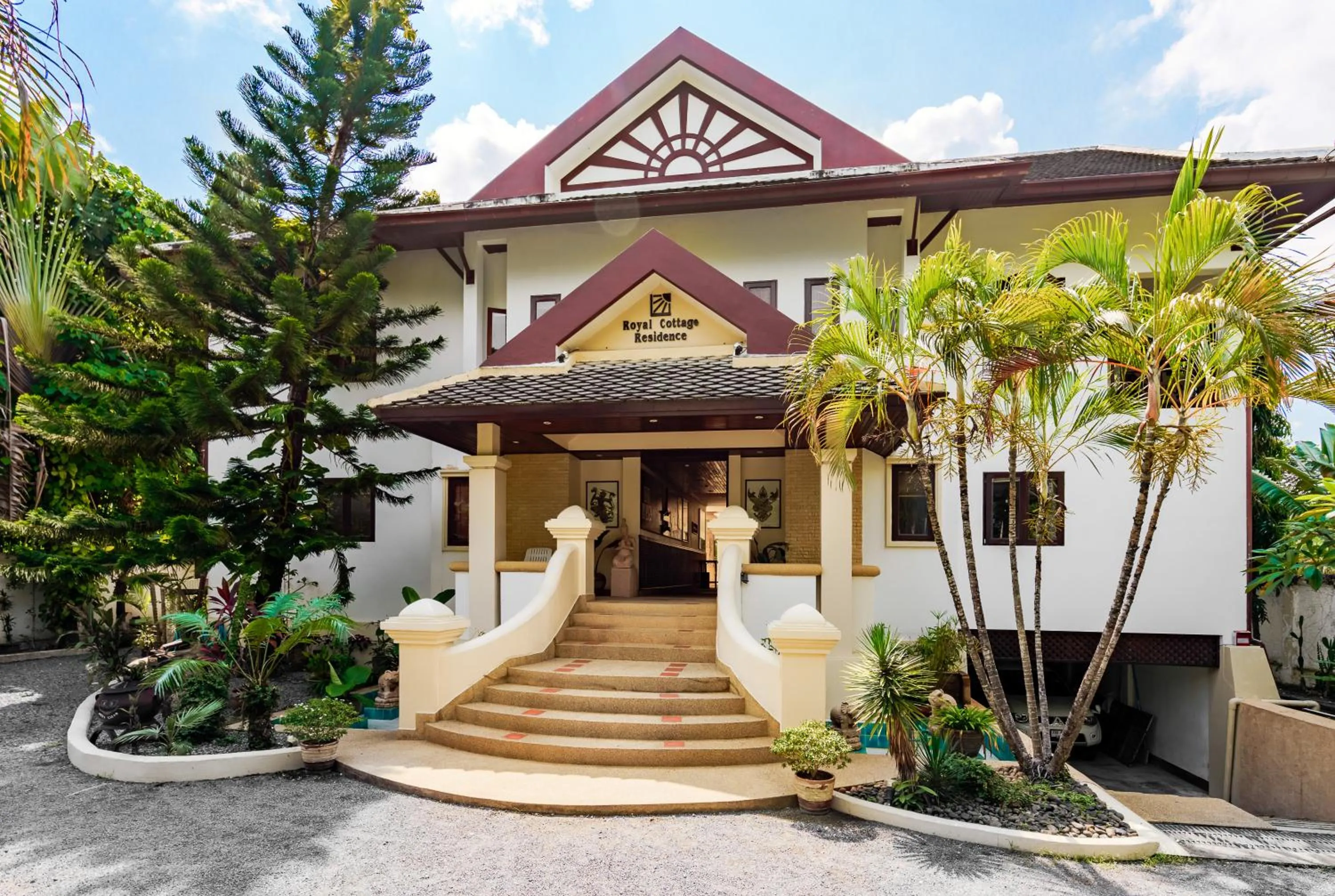 Facade/entrance in Royal Cottage Residence