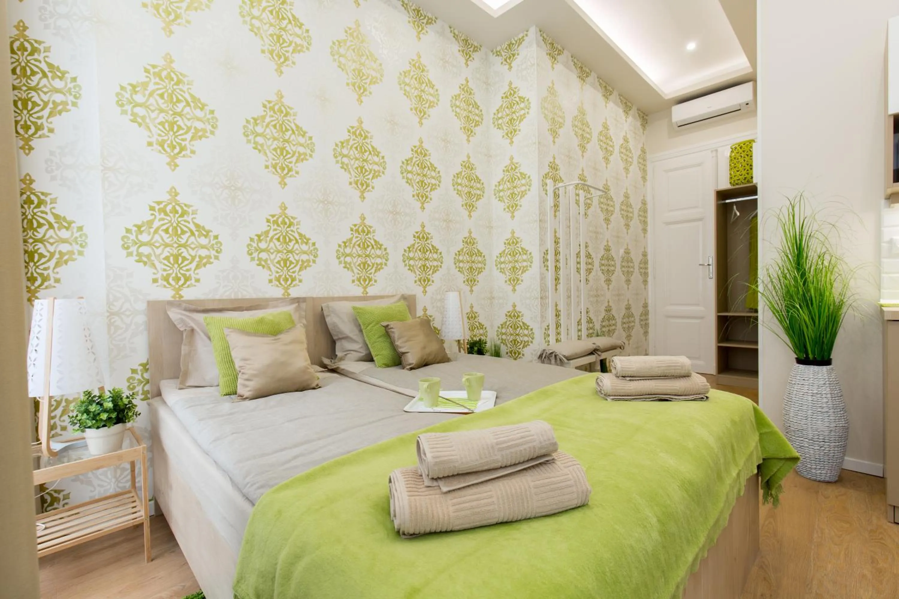 Bed in Budapest Holiday Colours