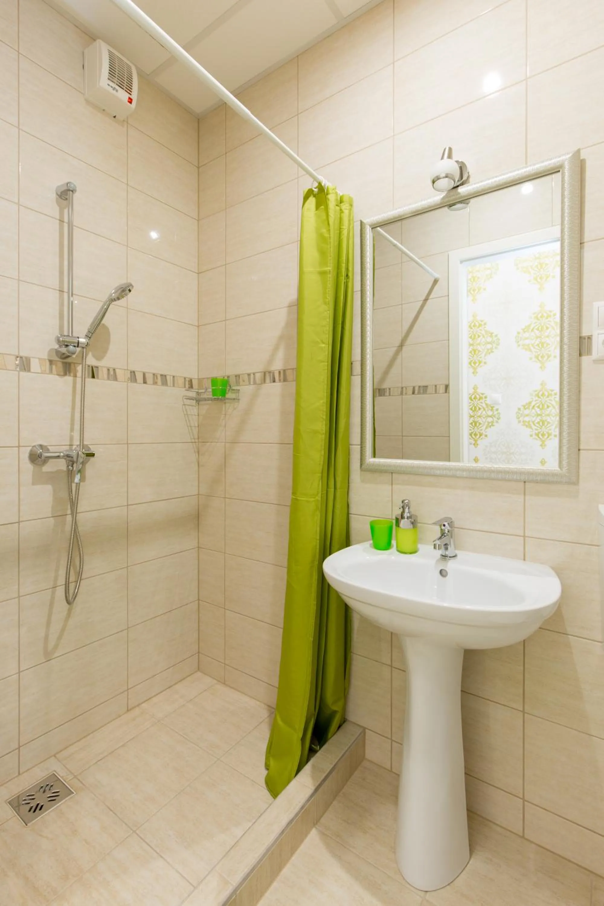 Bathroom in Budapest Holiday Colours