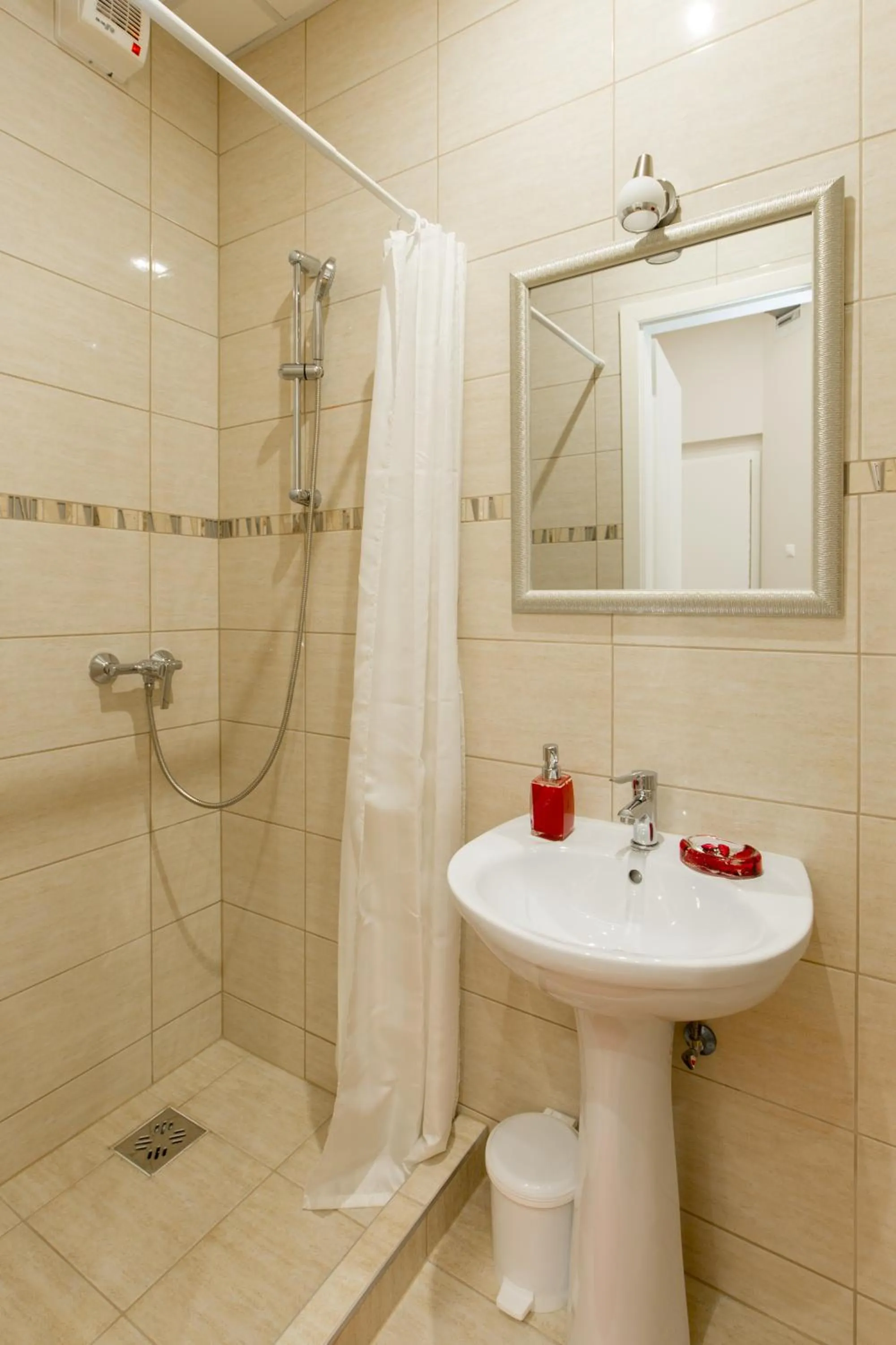 Bathroom in Budapest Holiday Colours