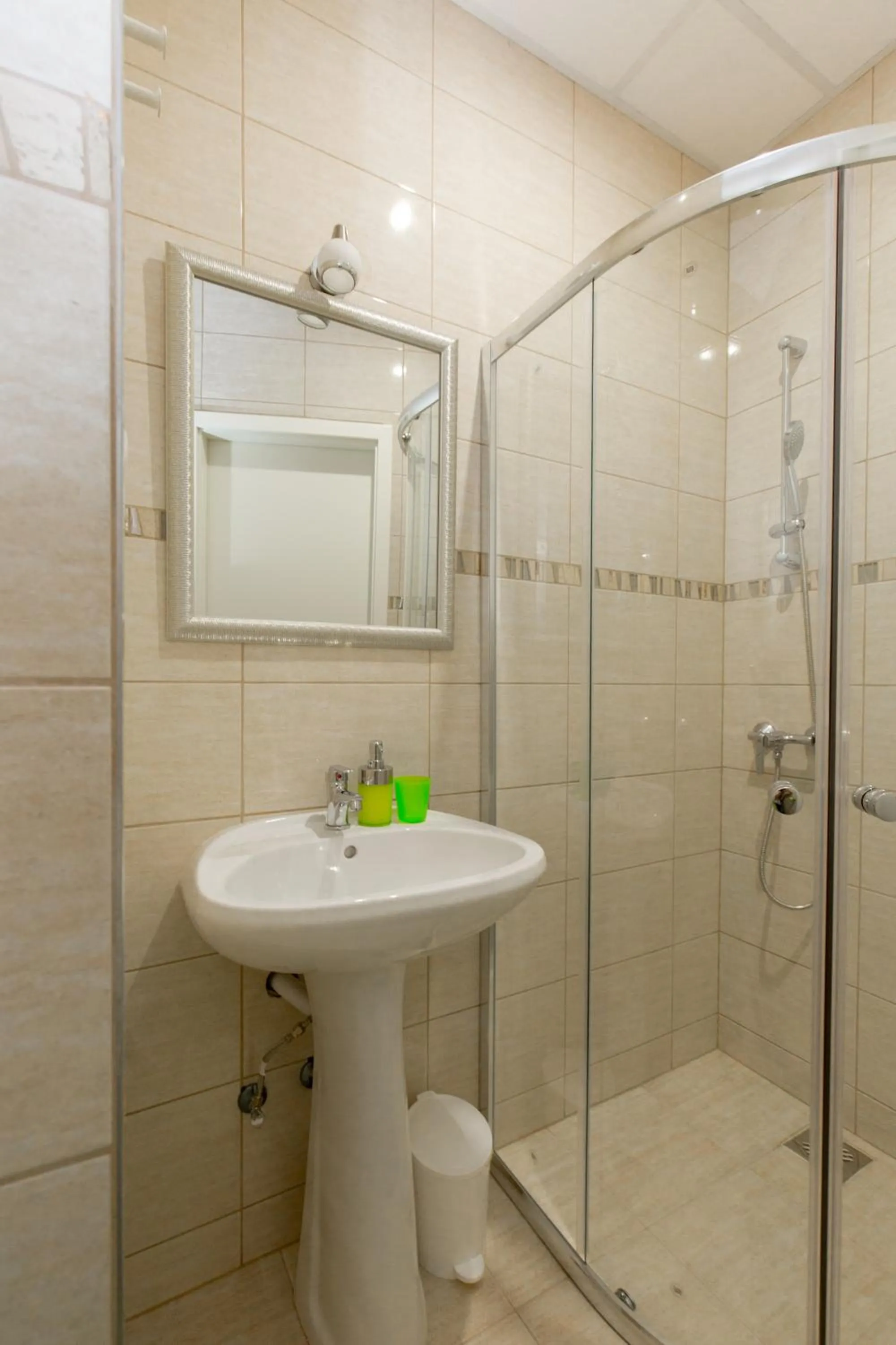 Bathroom in Budapest Holiday Colours