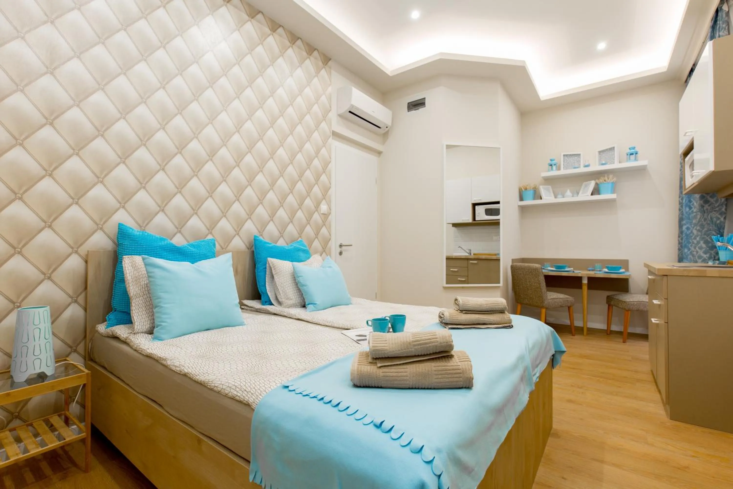 Photo of the whole room, Bed in Budapest Holiday Colours