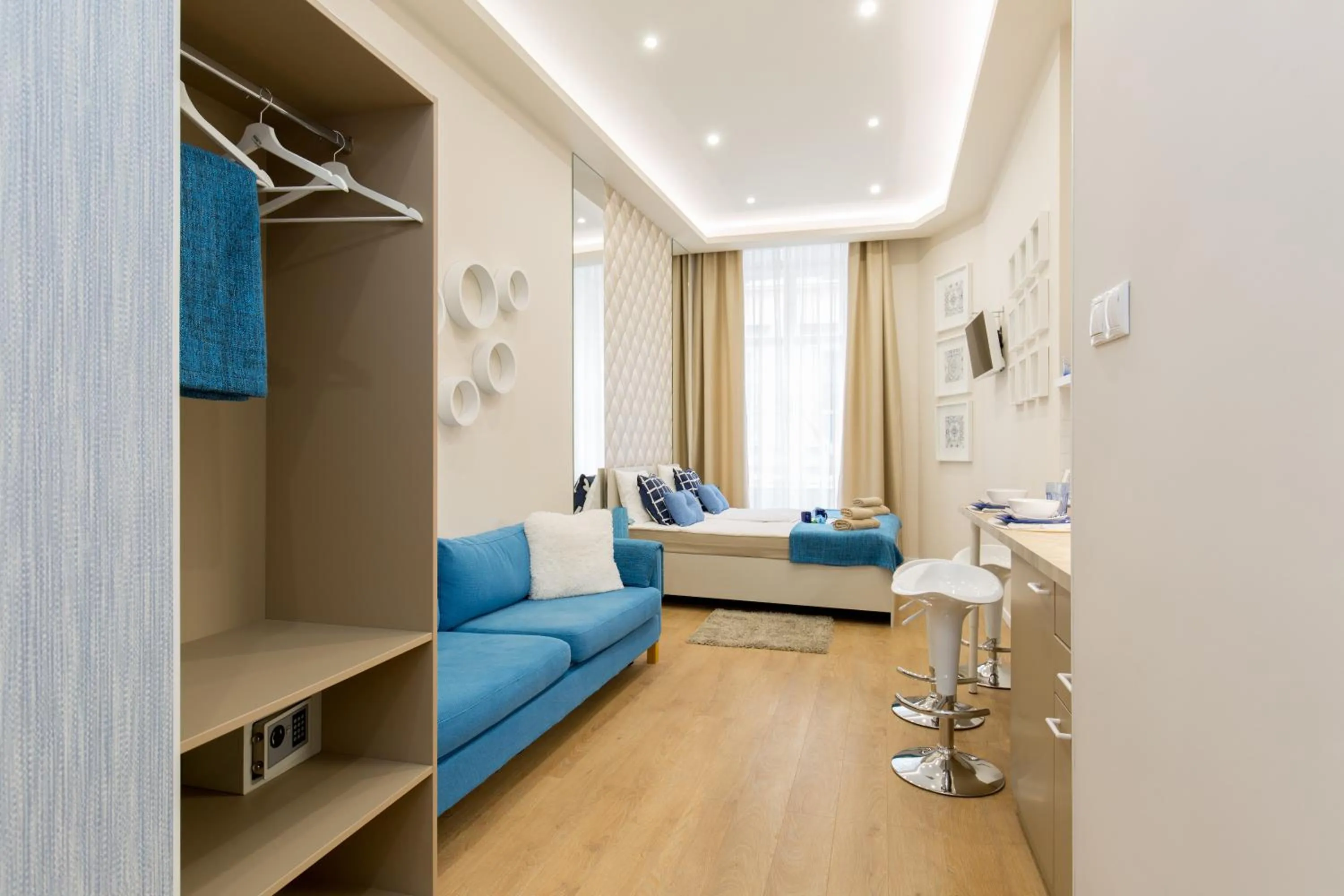 Photo of the whole room in Budapest Holiday Colours