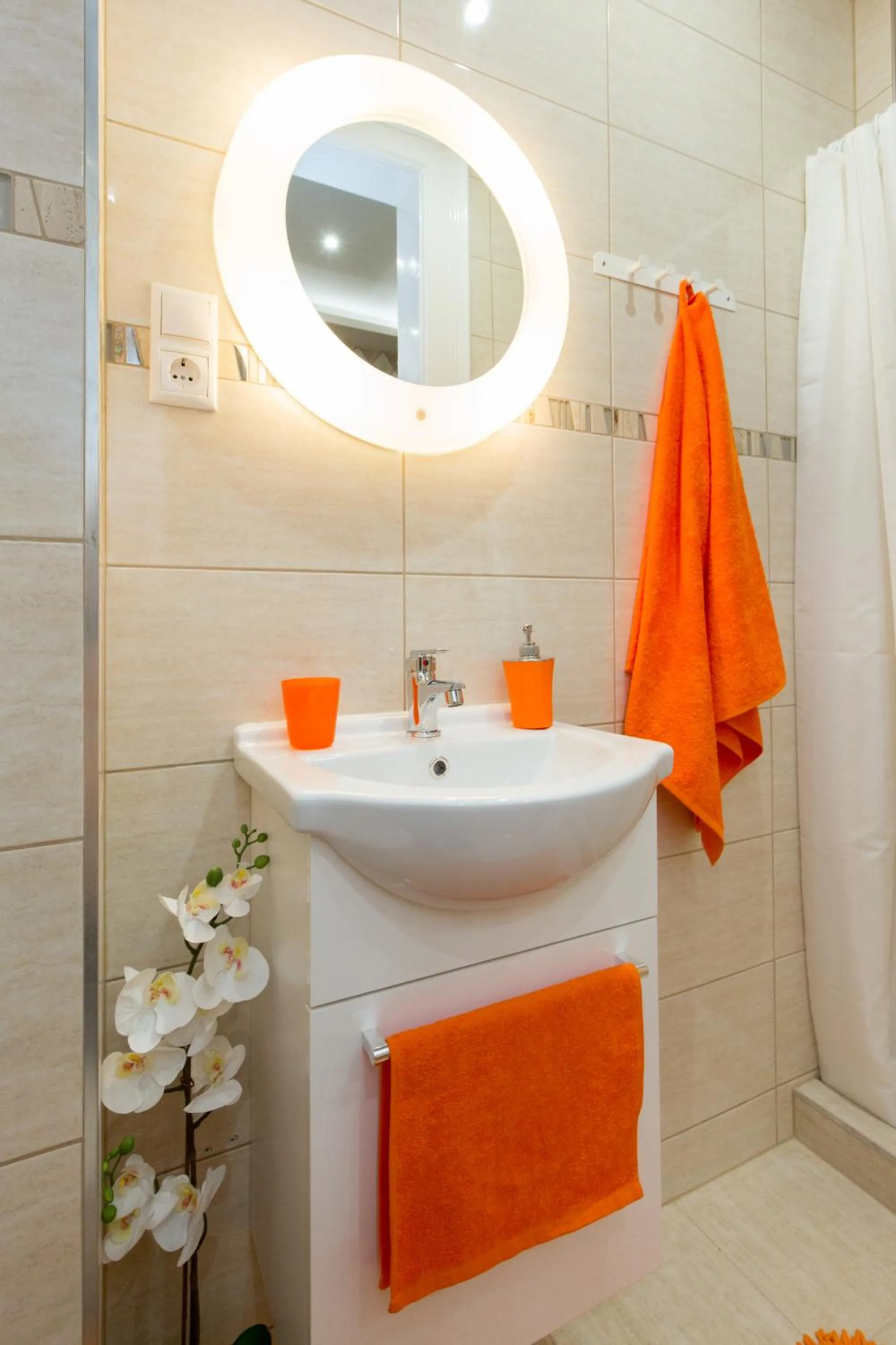 Bathroom in Budapest Holiday Colours