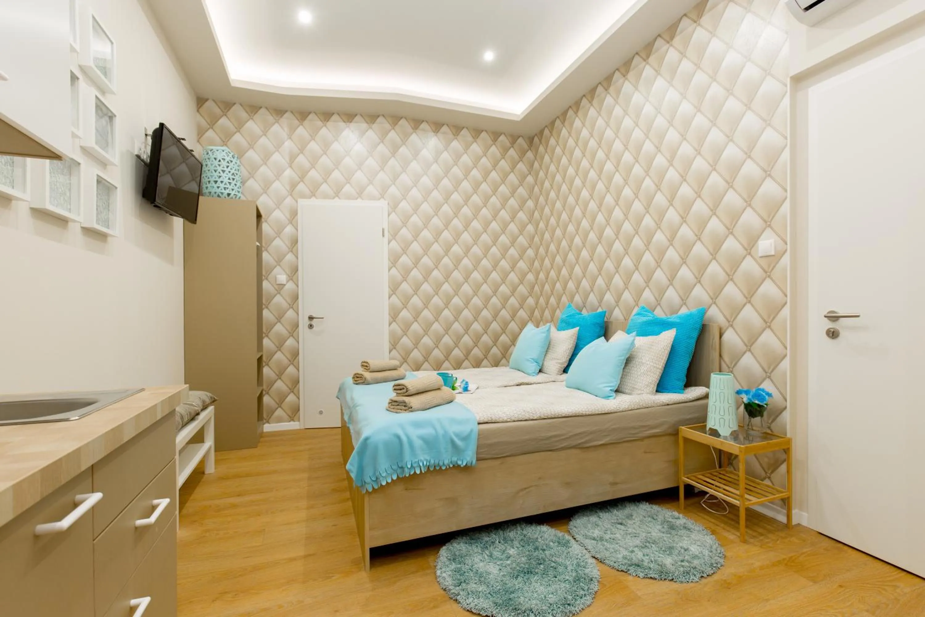 Photo of the whole room, Bed in Budapest Holiday Colours