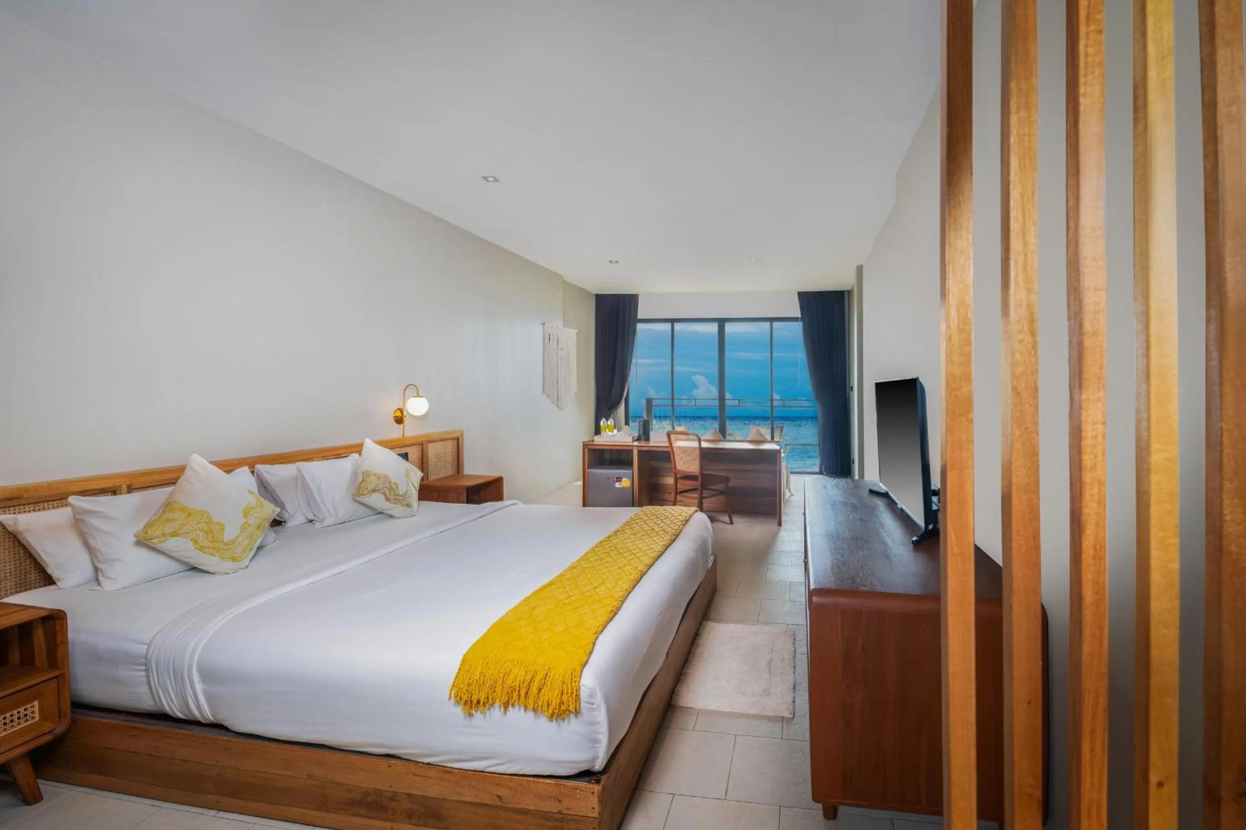 Photo of the whole room, Bed in Dusit Buncha Koh Tao by Riya Group