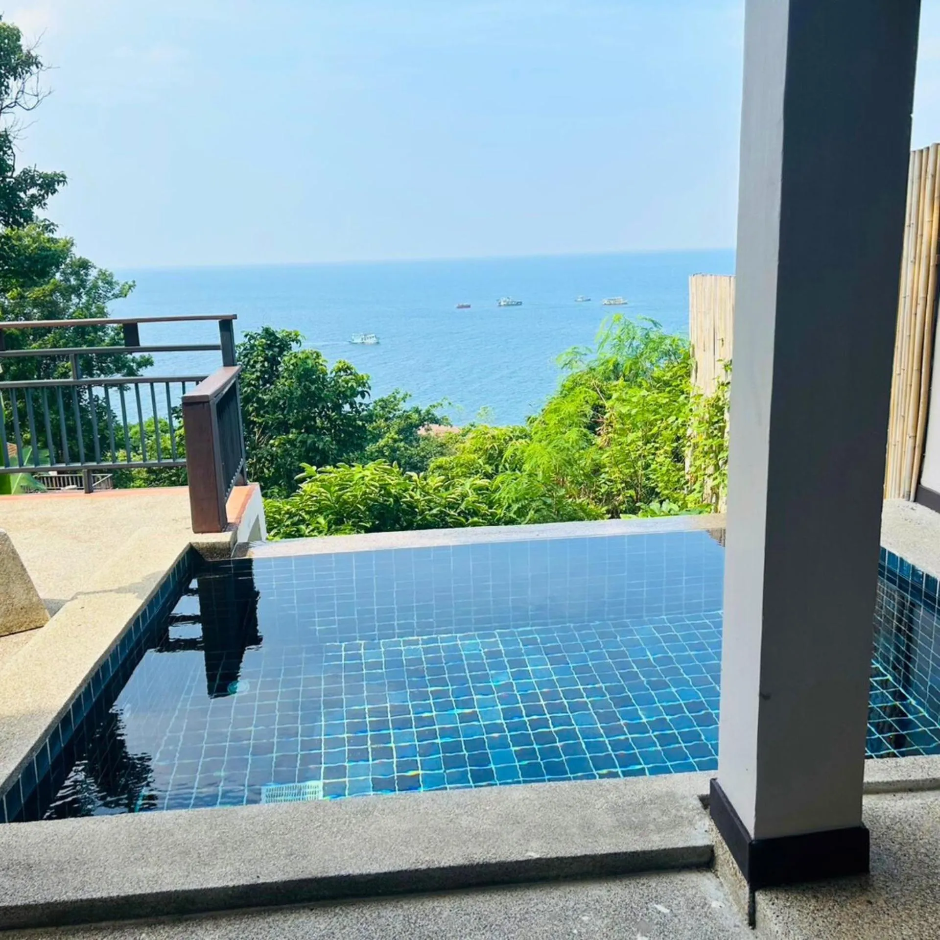 Day in Dusit Buncha Koh Tao by Riya Group