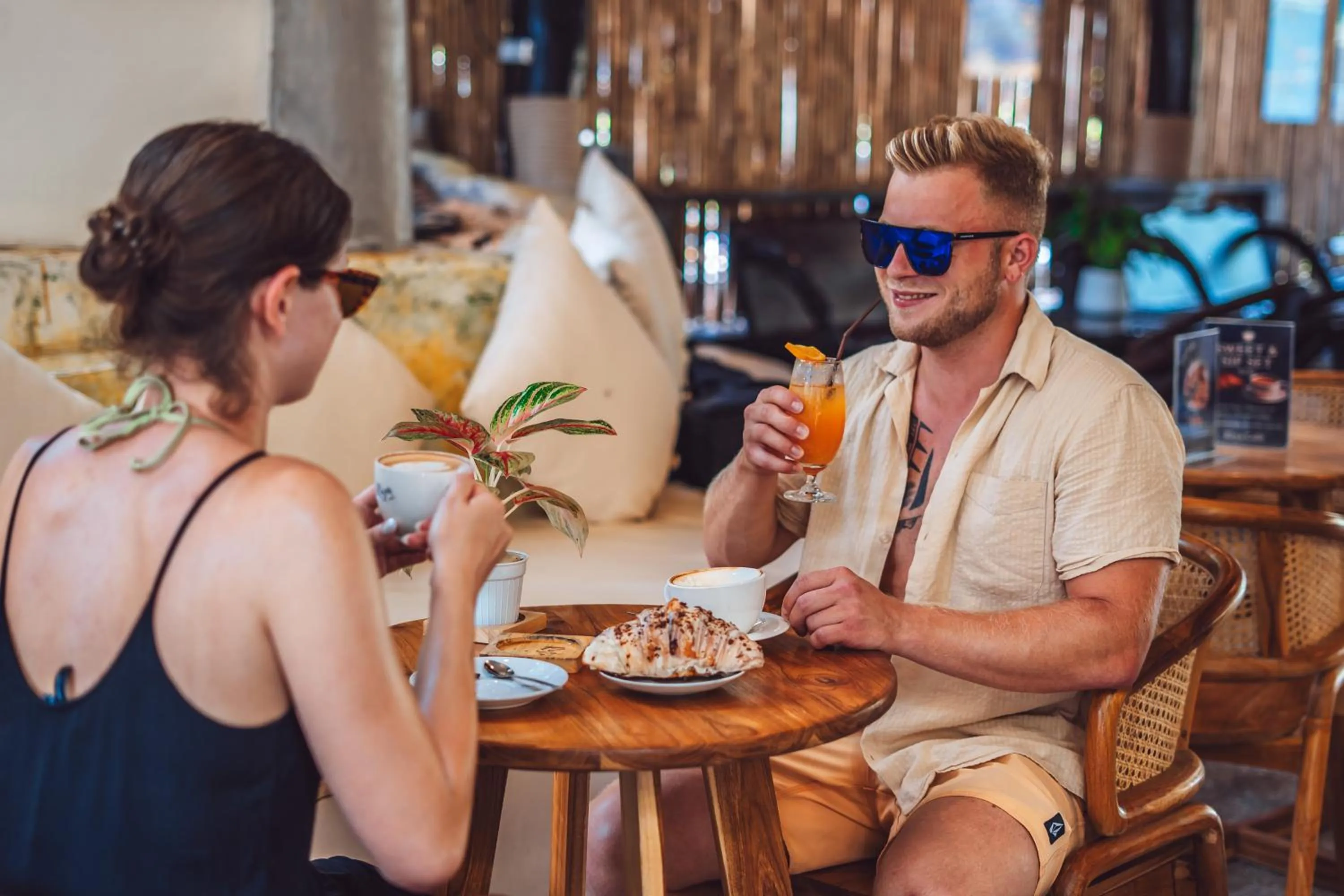 Lounge or bar in Dusit Buncha Koh Tao by Riya Group