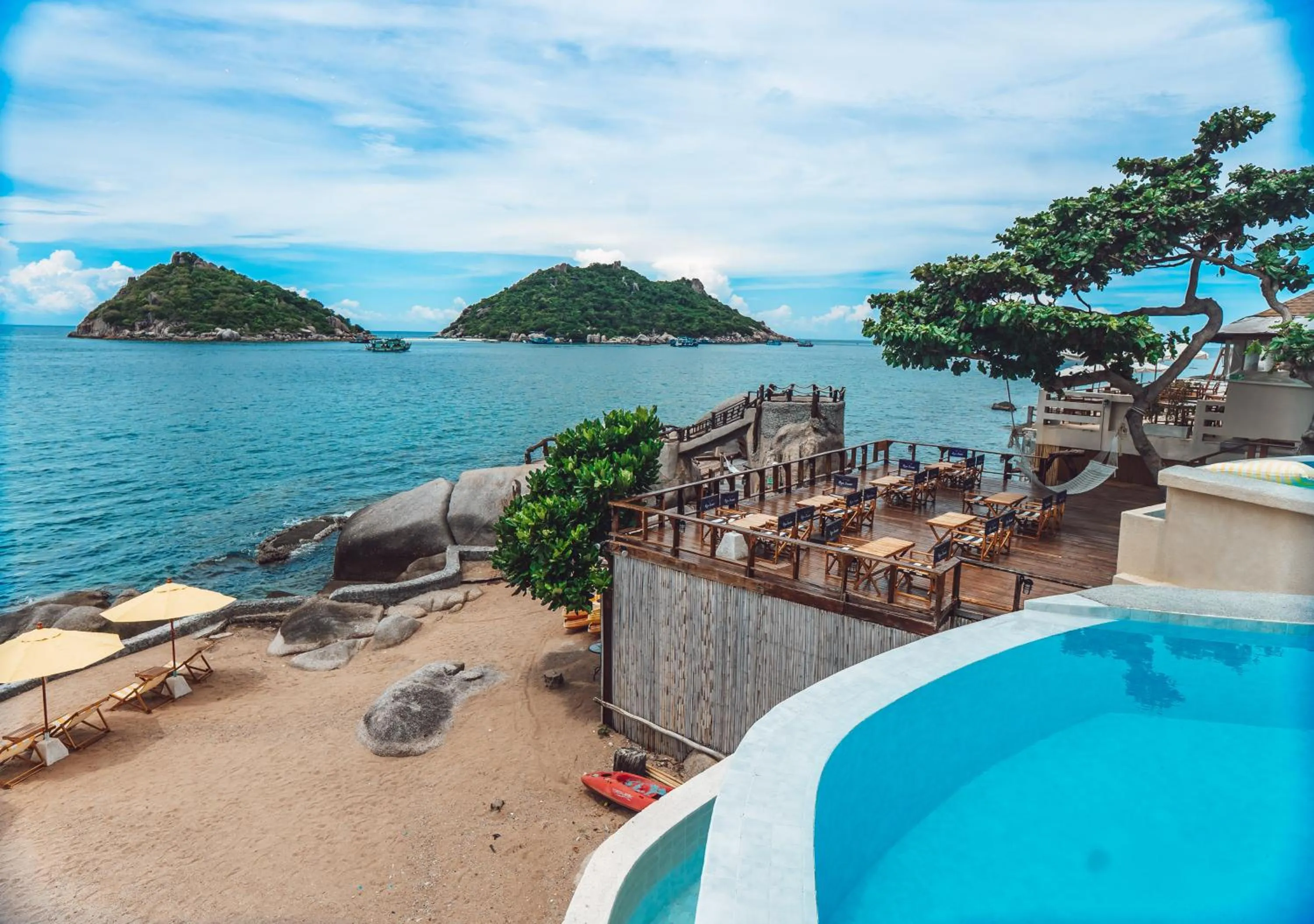 Swimming pool in Dusit Buncha Koh Tao by Riya Group